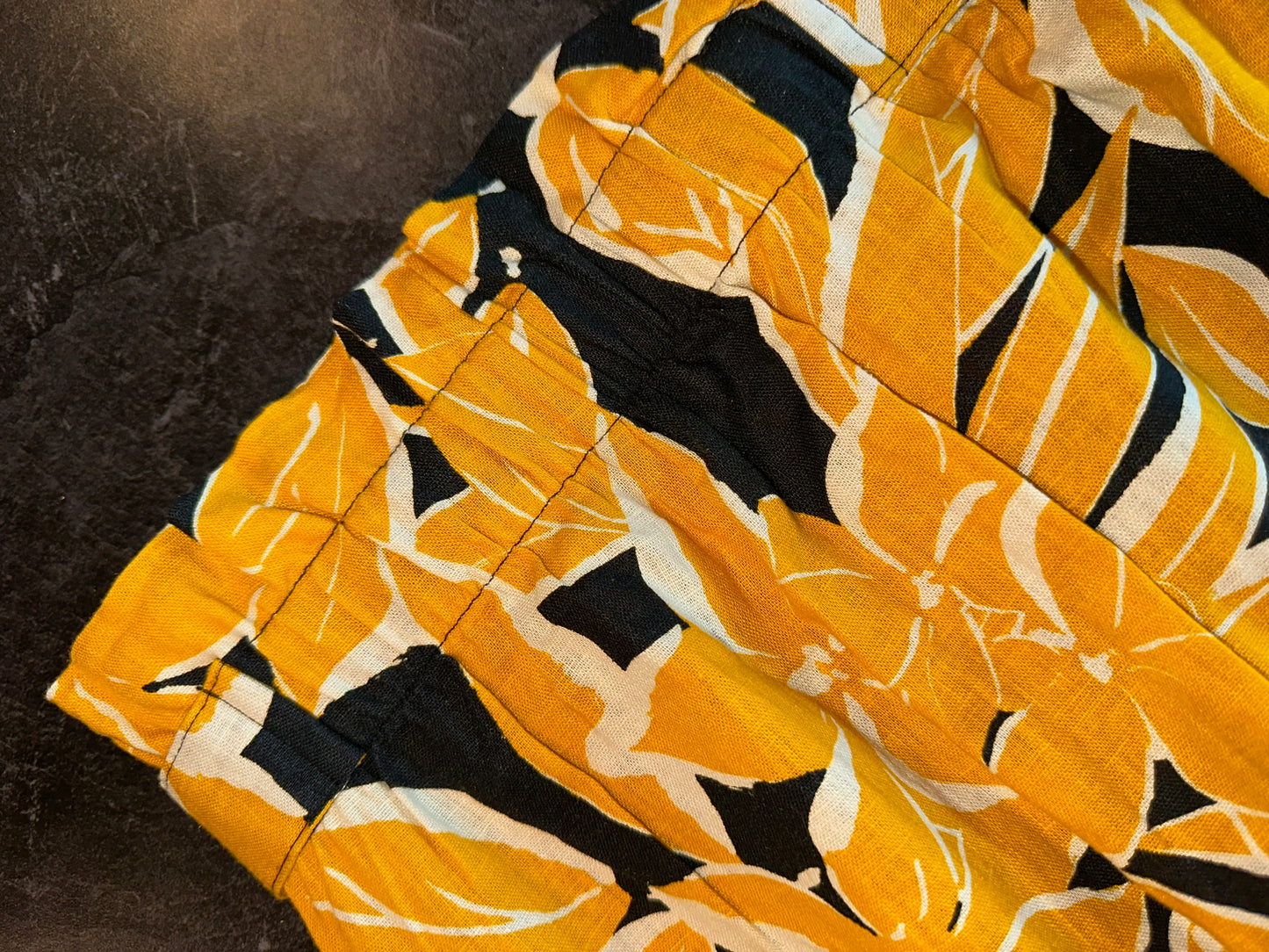 Who What Wear (2) Navy Blue//Yellow Floral Business Casual Shorts