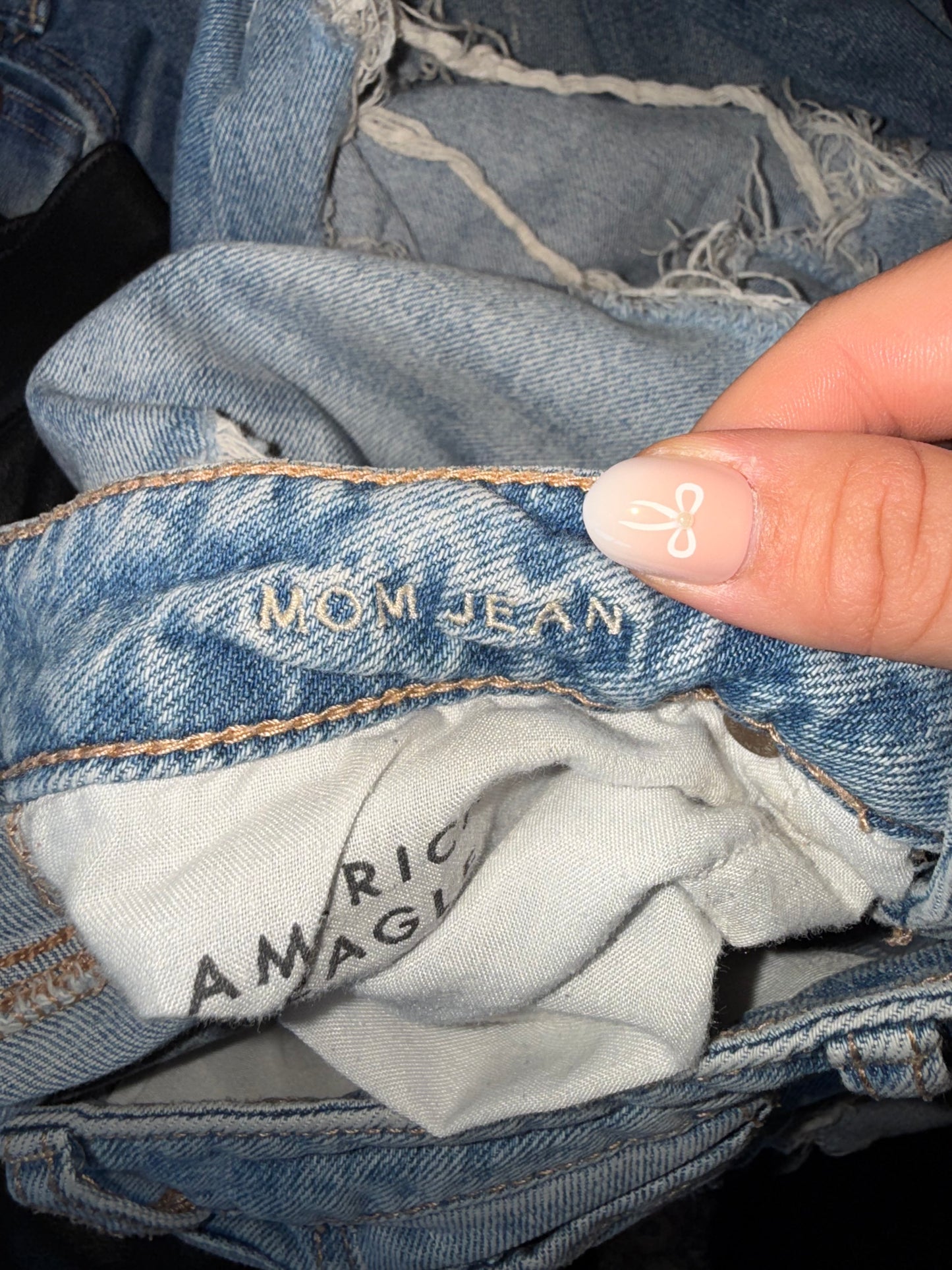American Eagle (2 Short) Distressed Denim Mom Jeans