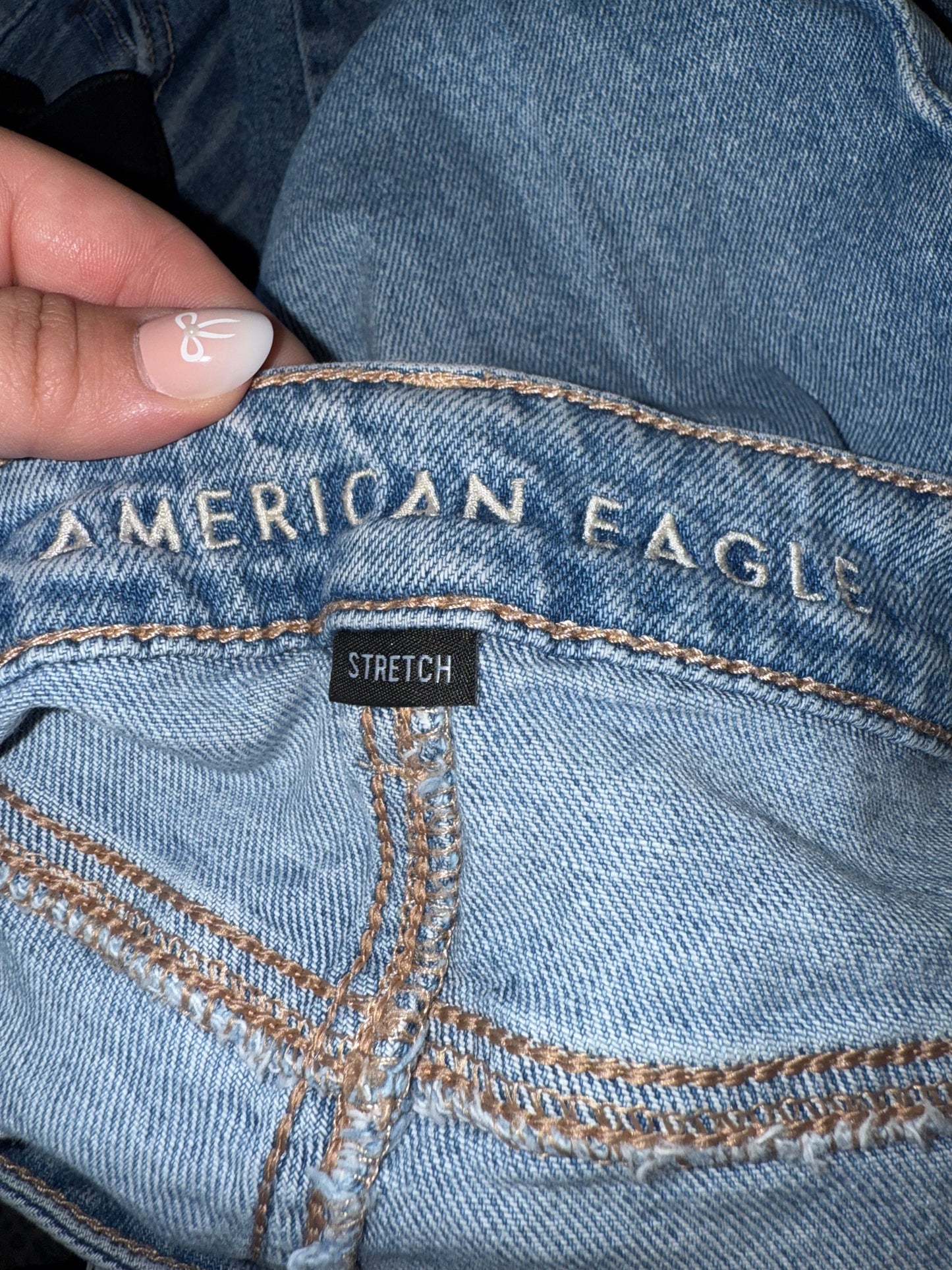 American Eagle (2 Short) Distressed Denim Mom Jeans