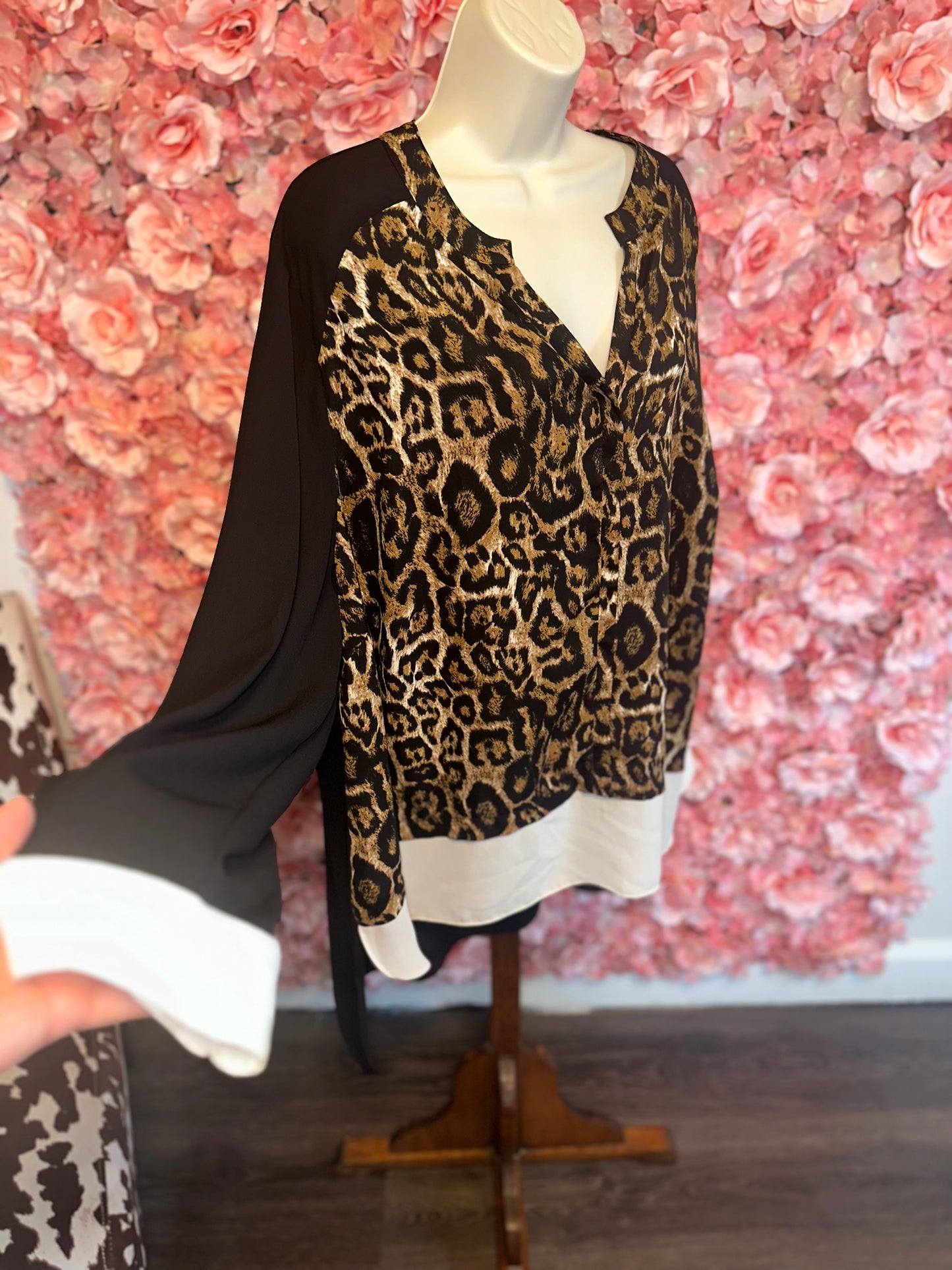 Cato (26/28W) Neutral Cheetah Print Lightweight V-Neck Blouse