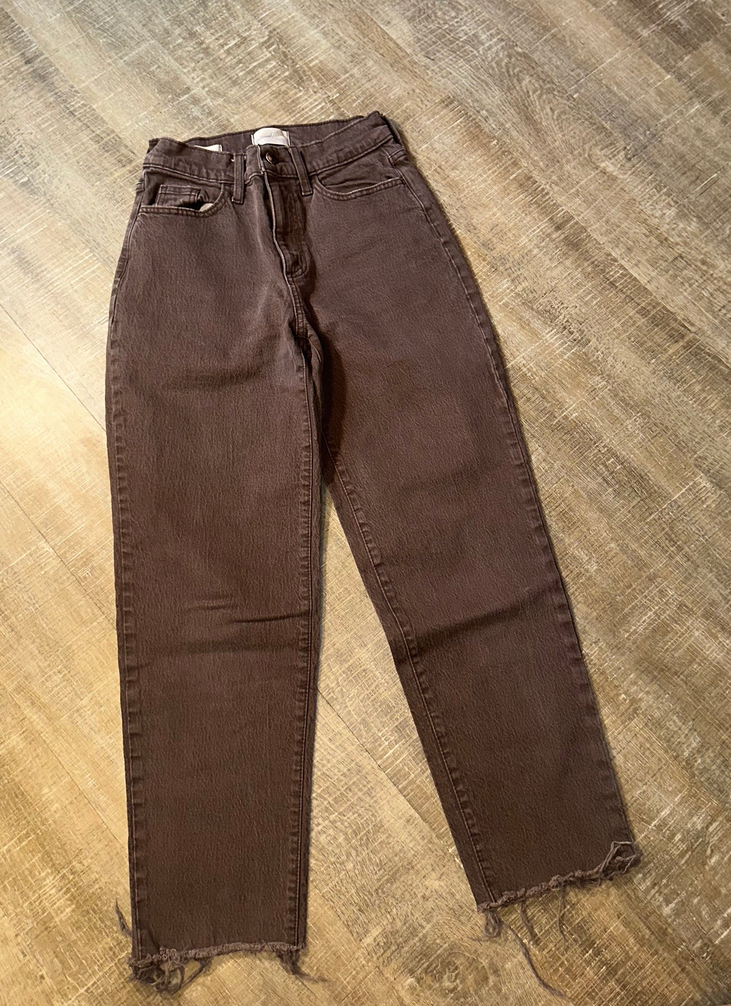 Universal Thread (0L) Brown Denim Vintage Straight Jeans with Frayed Bottom Hems