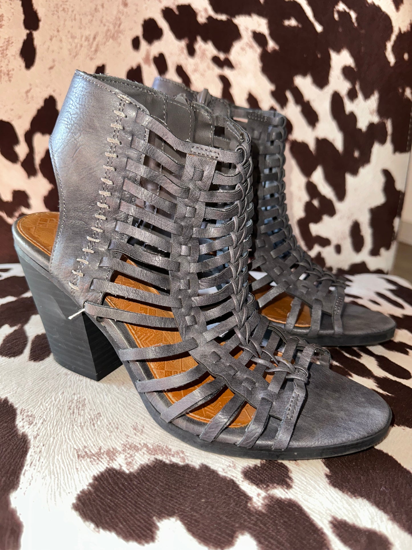 Maurices (8 1/2) Grey Strappy Open Toe Heels