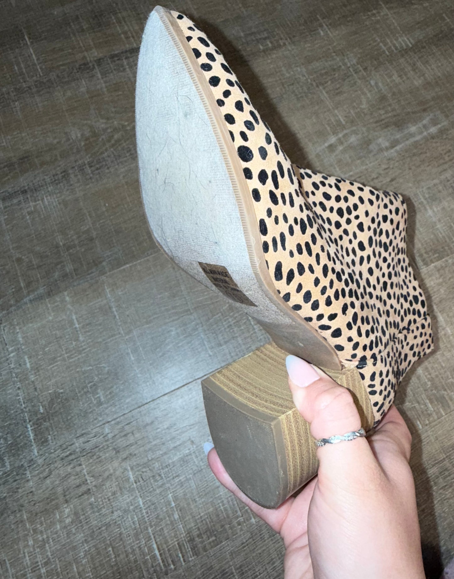 (7.5) Neutral Cheetah Print Heel Ankle Boots