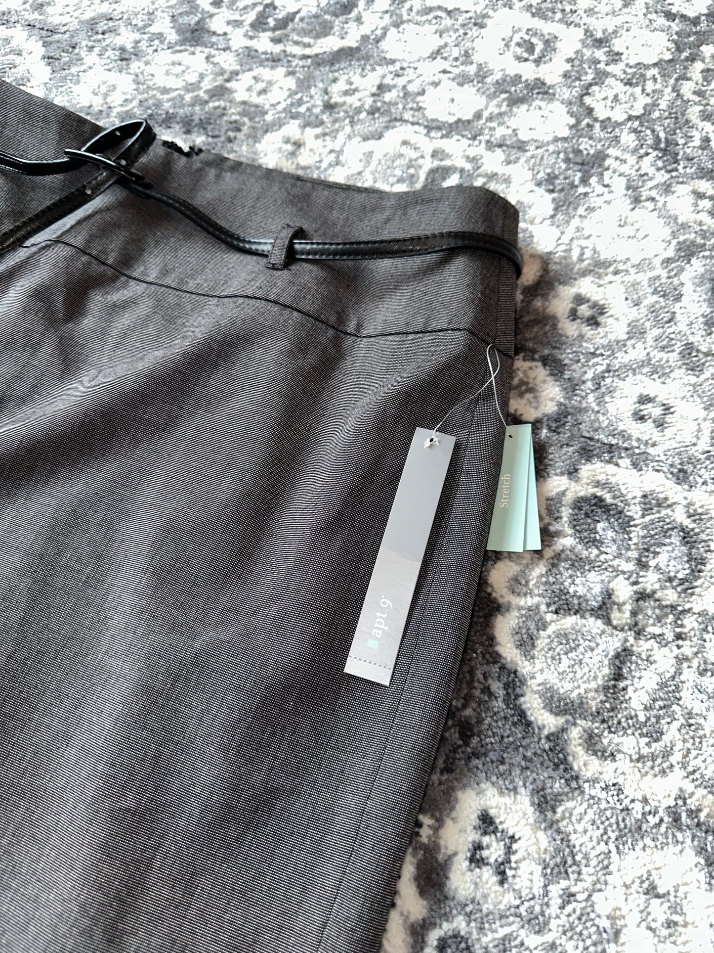 NWT Apt. 9 (14) Brand New Grey Business Casual Skirt with Belt