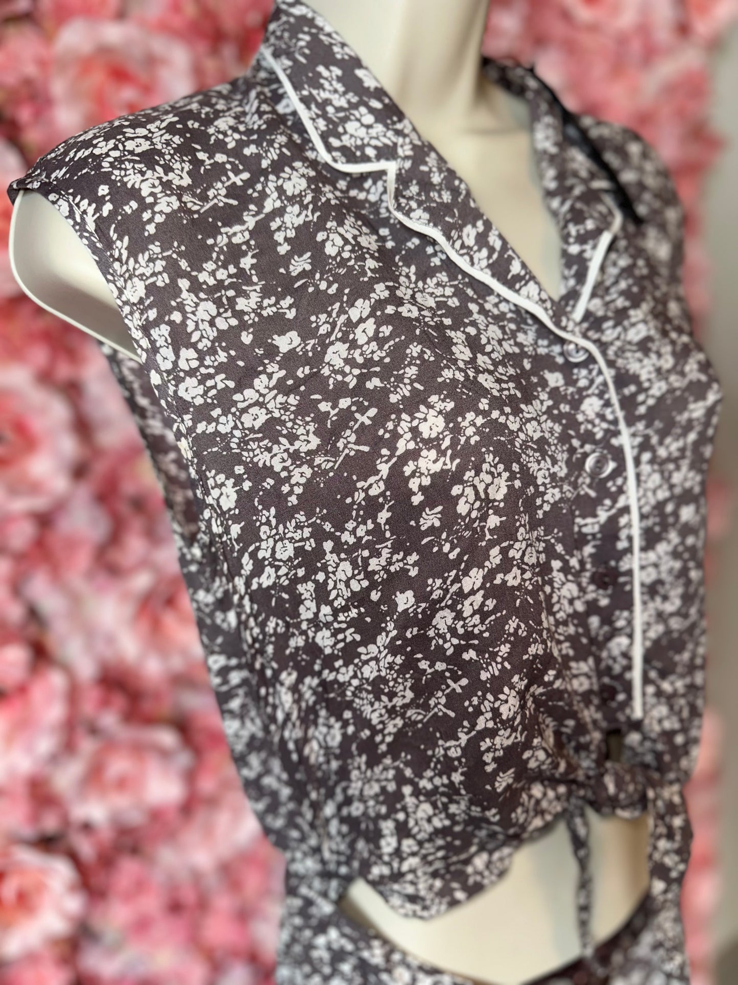 NWT ark & Co (L) Brand New 3/4 Buttoned Collar Romper with Open Front