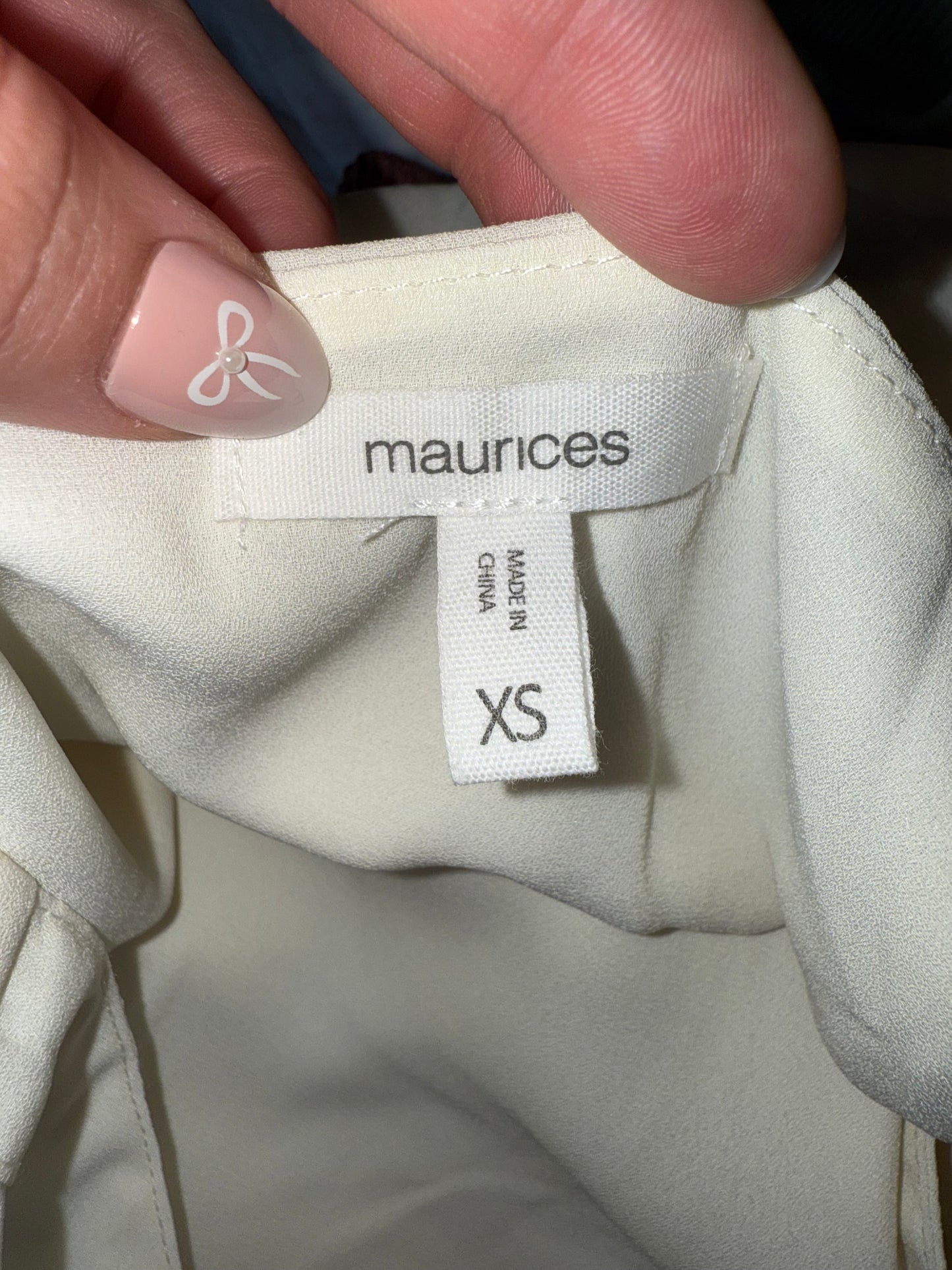 Maurices (XS) Off White V-Neck Button Up Tank Top