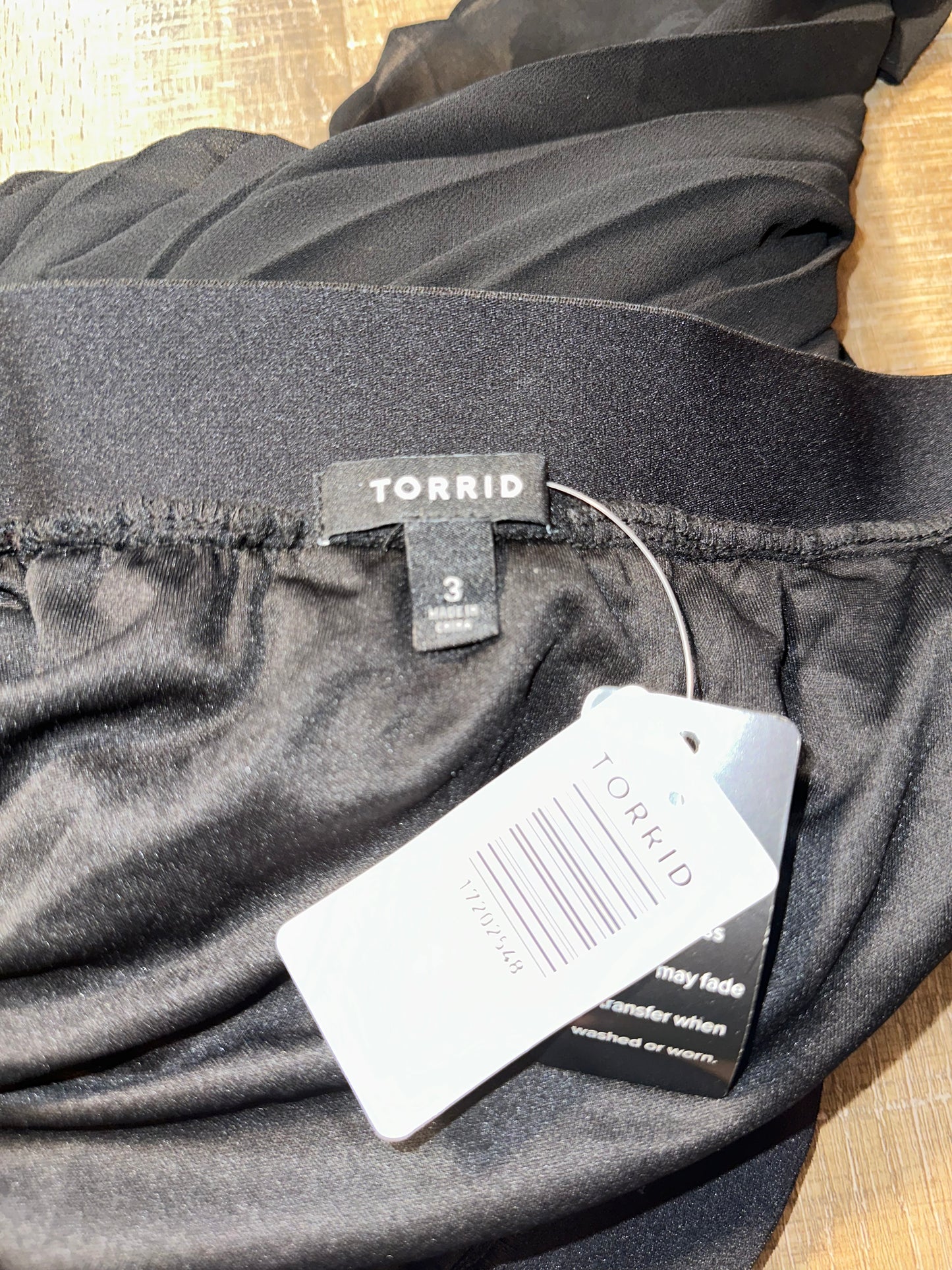 NWT Torrid (3) Brand New Black Chiffon Pleated Midi Skirt