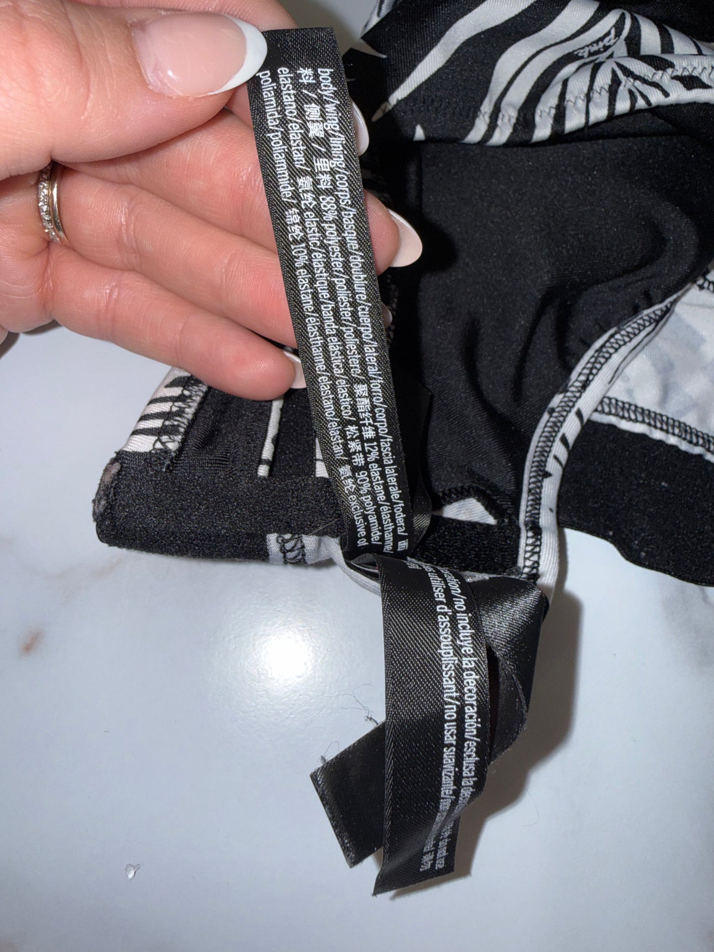 PINK Victoria’s Secret Sport (Small) Black and White Leaf Pattern Ultimate Sports Bra