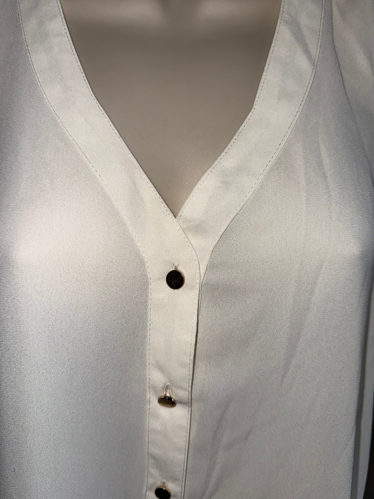 Maurices (XS) Off White V-Neck Button Up Tank Top