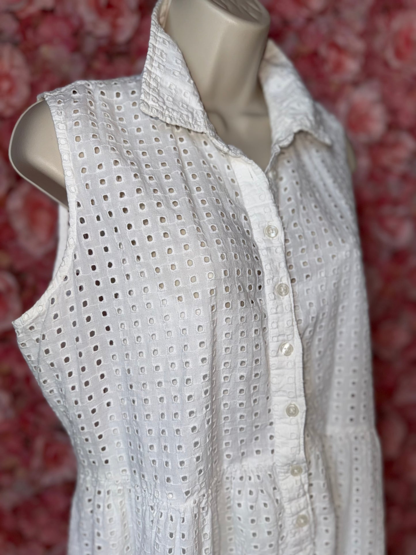 Covington (12) White Sleeveless Buttoned Pointelle Dress