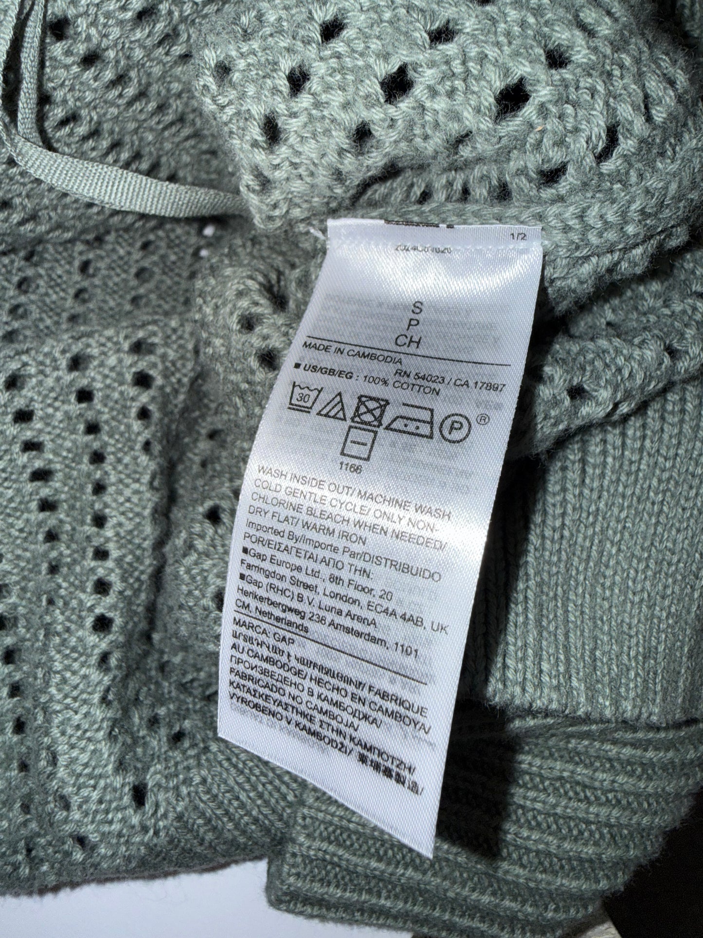 Gap sweater