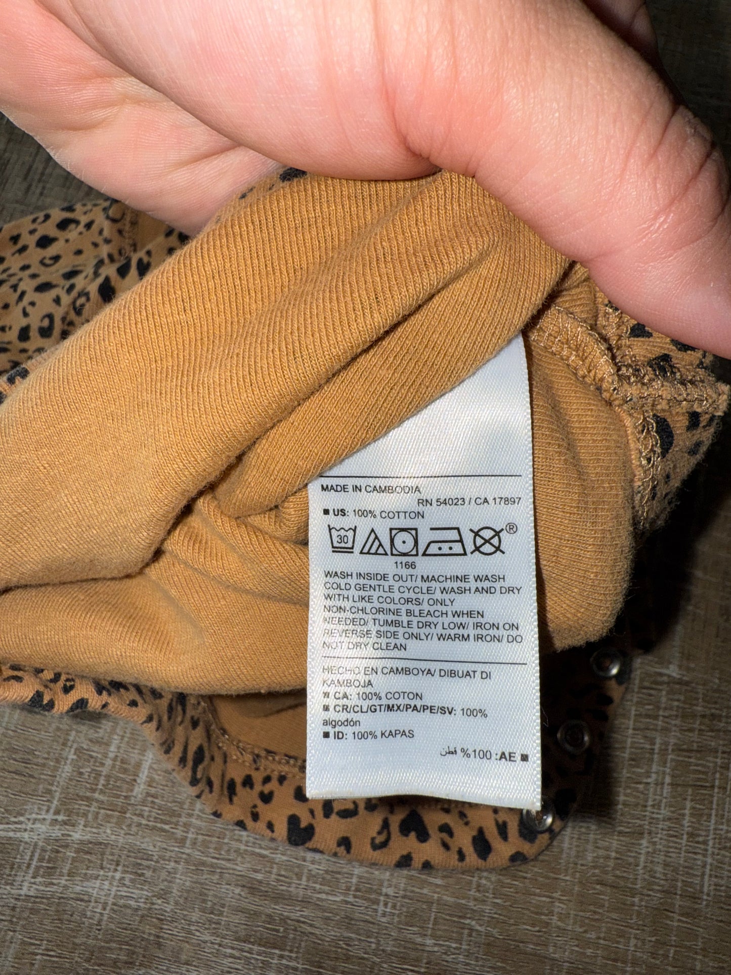 Old Navy (0-3 Months) Neutral Long Sleeve Cheetah Print Onesie