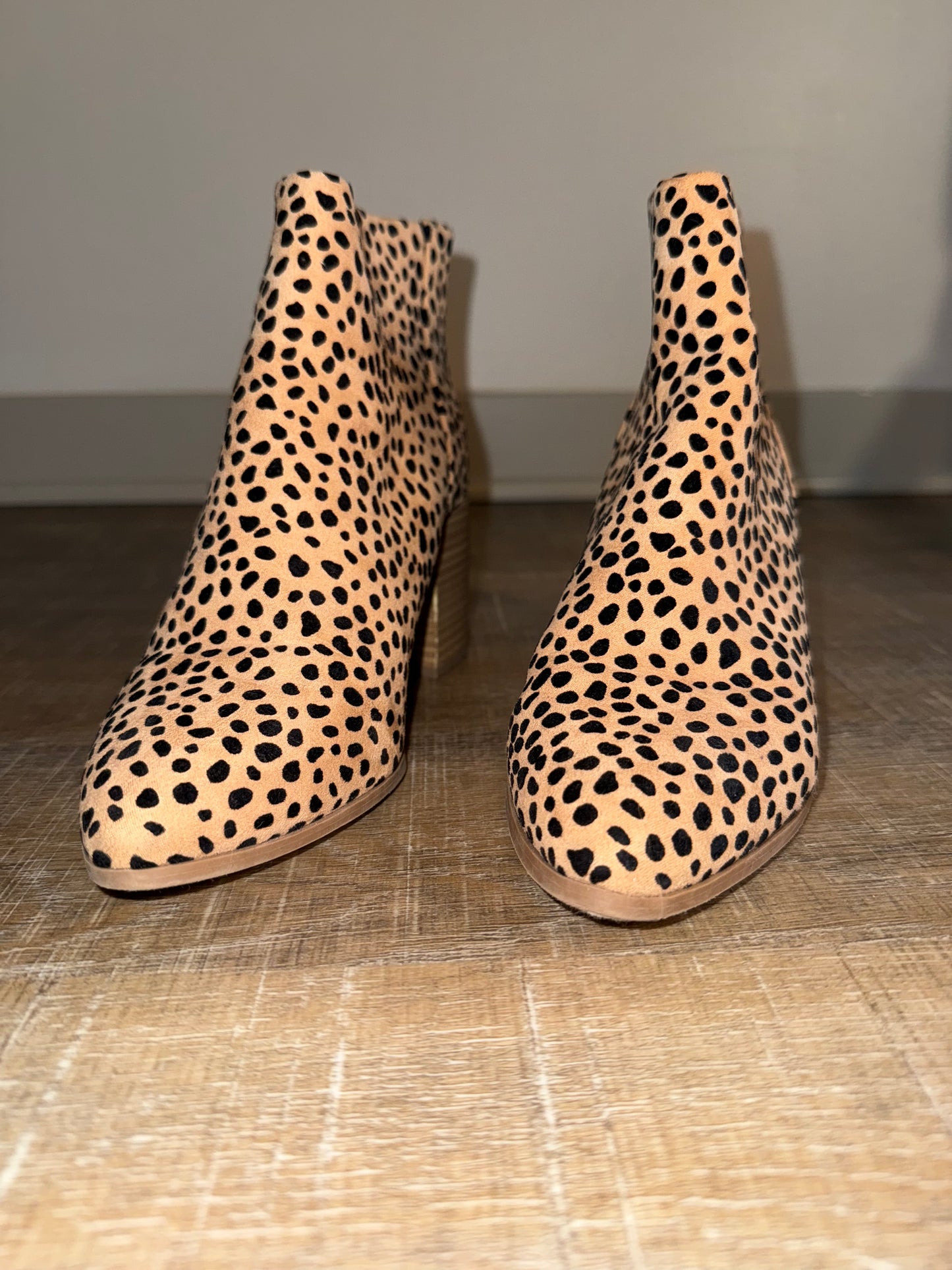 (7.5) Neutral Cheetah Print Heel Ankle Boots