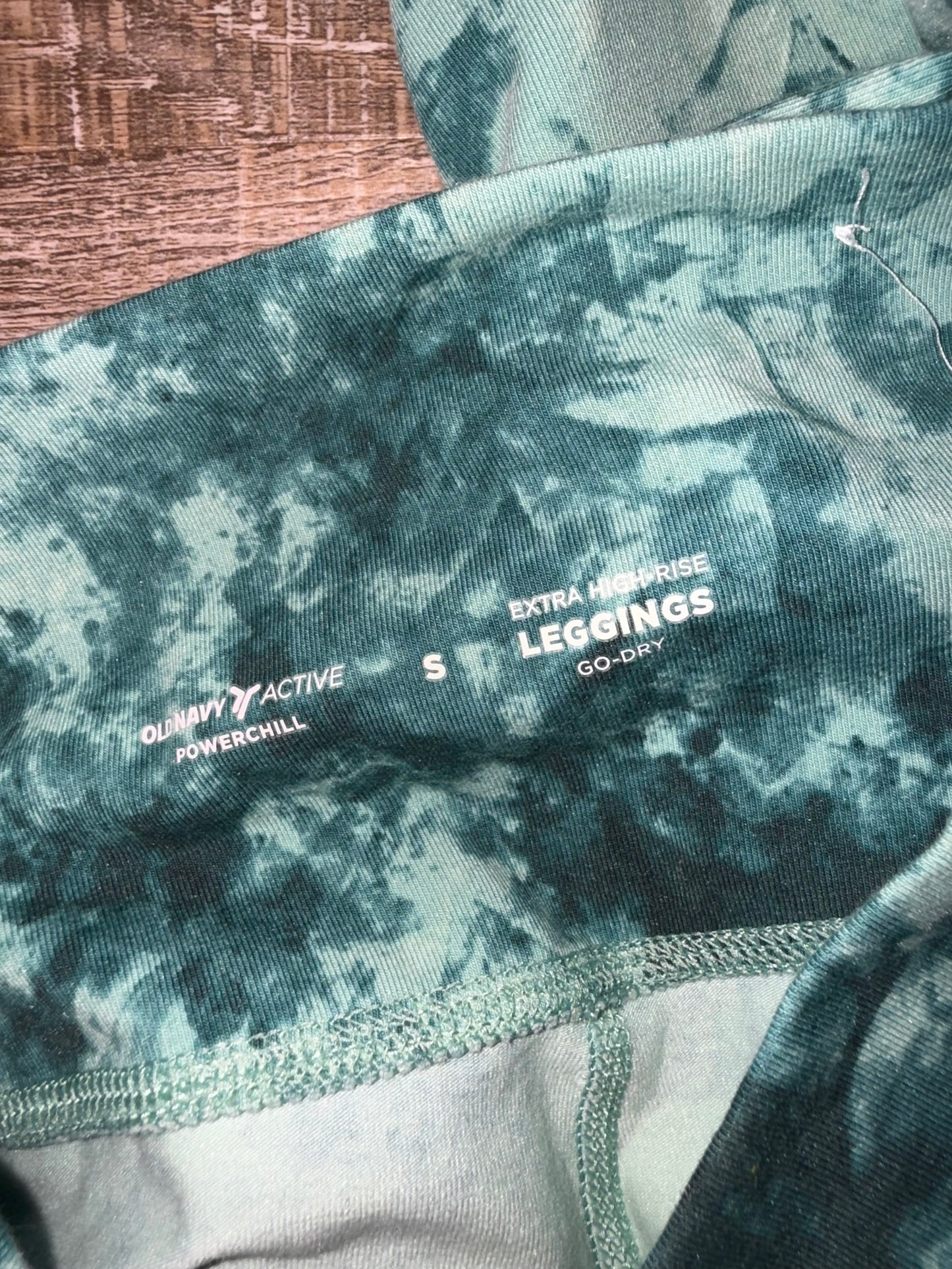 Old Navy Active (Small) Blue Tie Dye Extra High Rise Powerchill Go Dry Leggings