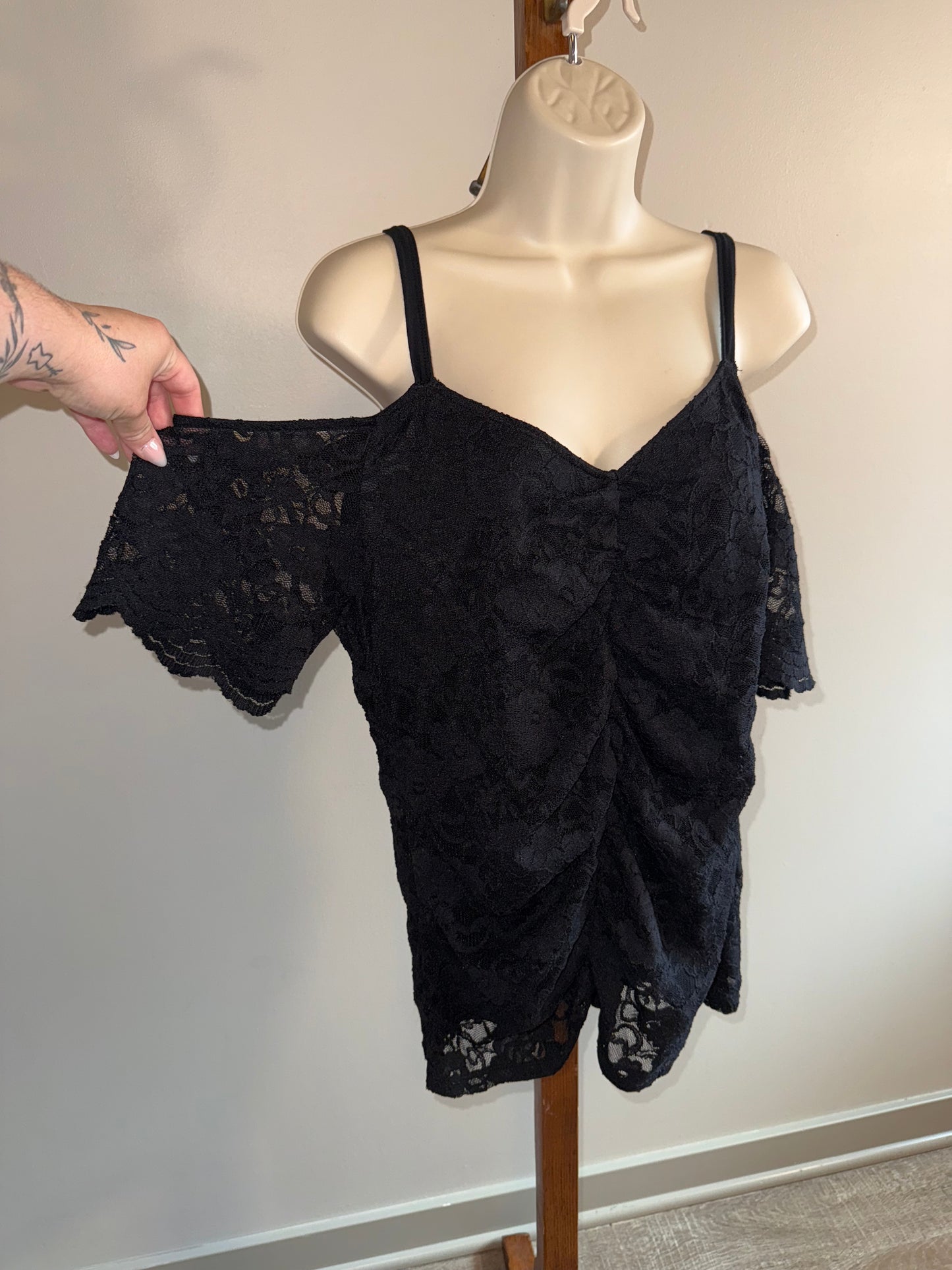 Torrid (2) Black Cold Shoulder Short Sleeve Lace Blouse