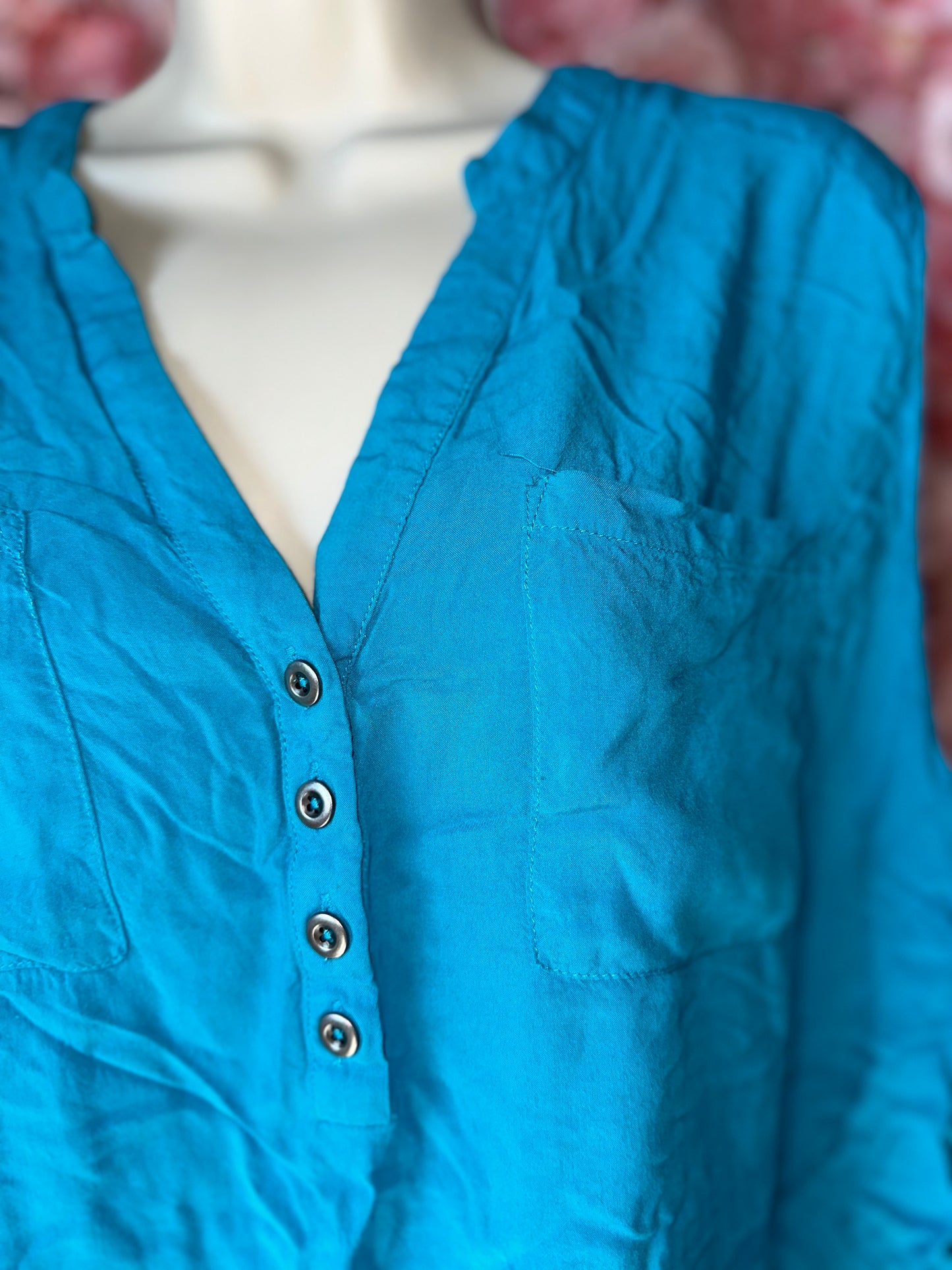Torrid (2) Blue Sleeveless Button Up V-Neck Blouse