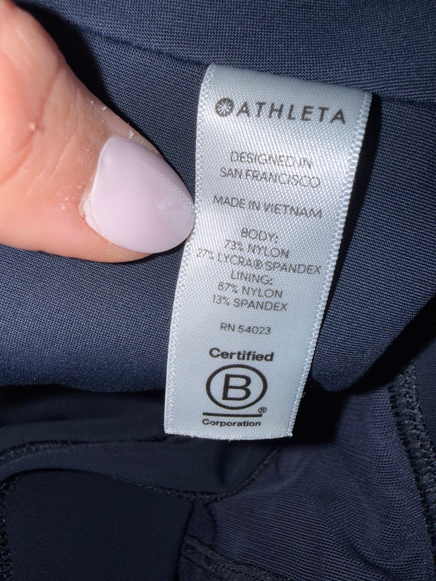 Athleta (1X) Navy Blue Leggings with Black Mesh Sides & Zipped Pockets