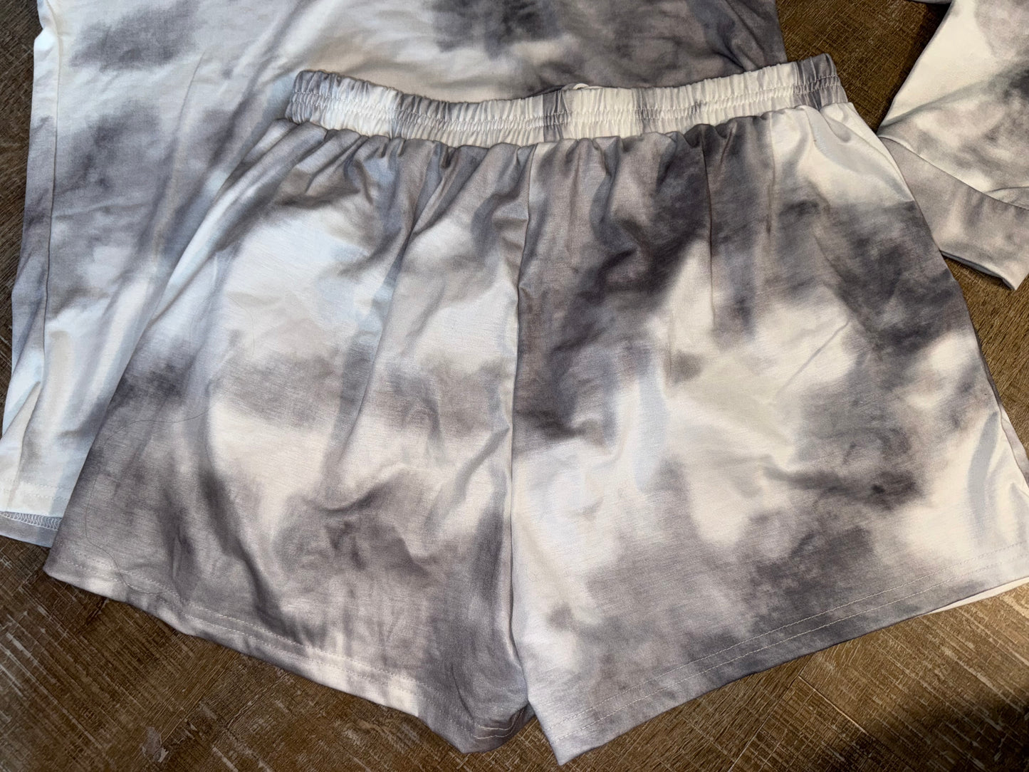 NWT Hope (Large) Brand New Grey & White Tie Dye Shorts & Long Sleeve SET