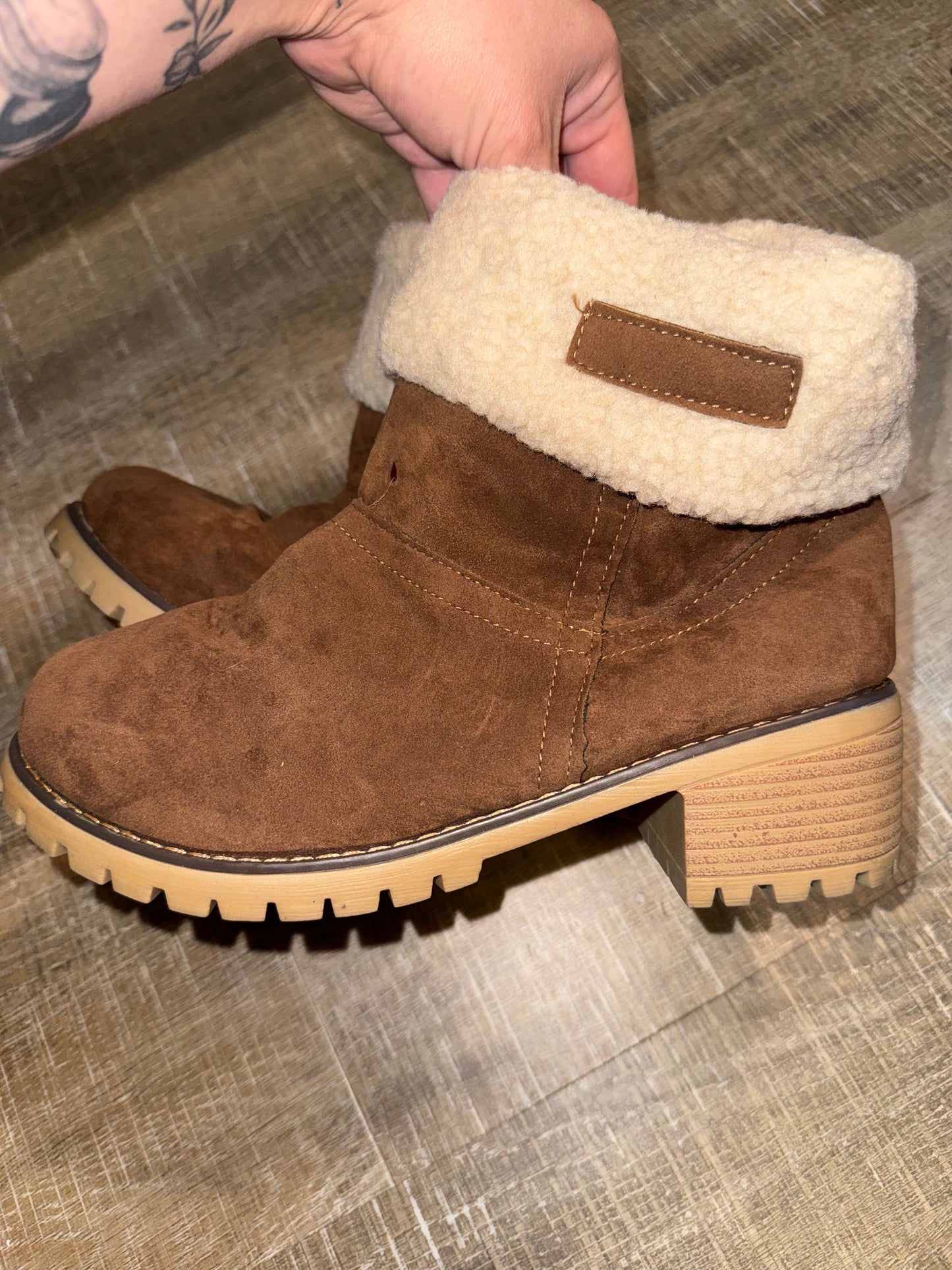 (40) Brown Ankle Boots with Sherpa Top Trim