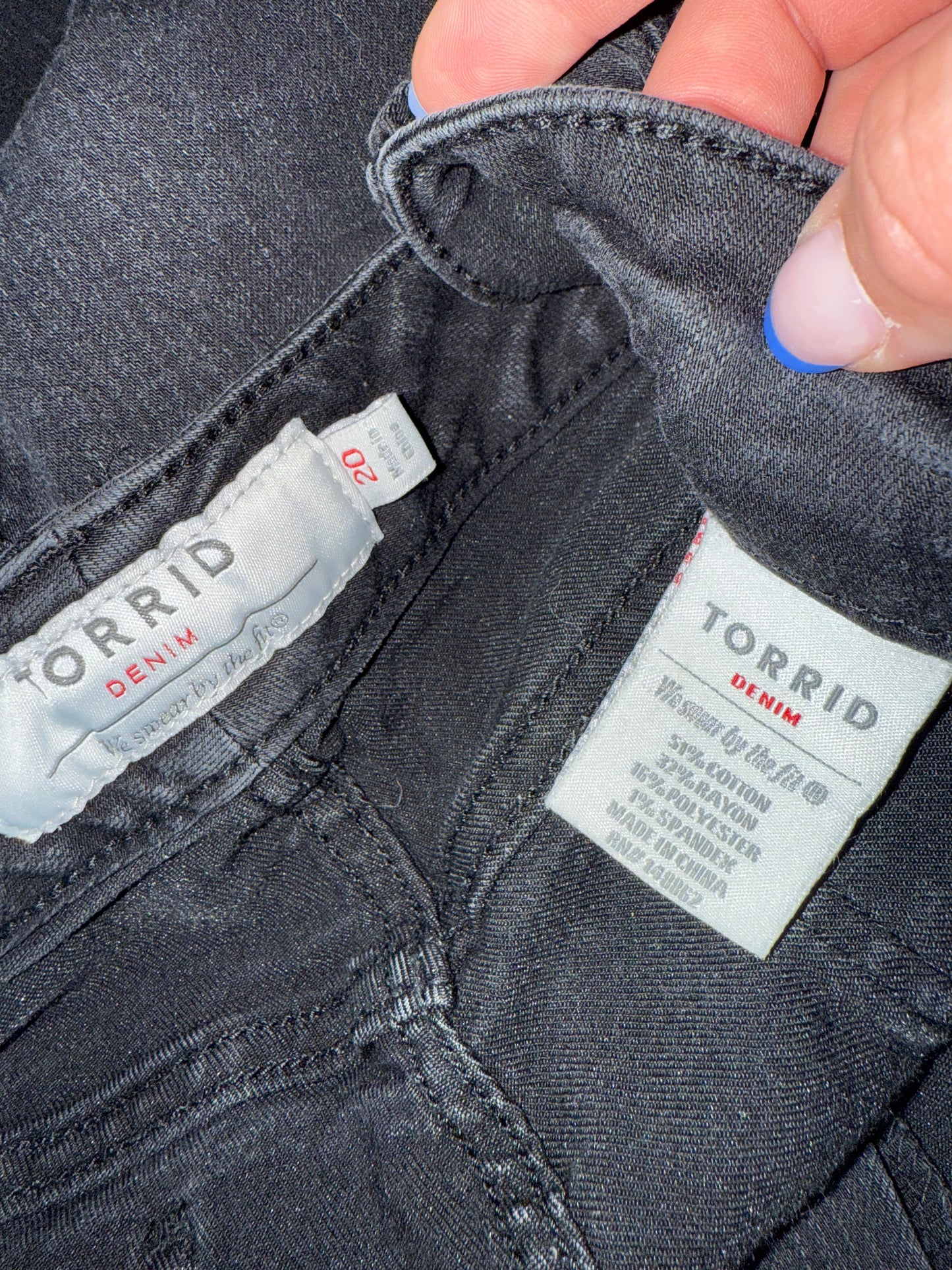 Torrid (20) Black Distressed Denim Cropped Jeans with Silver Chain