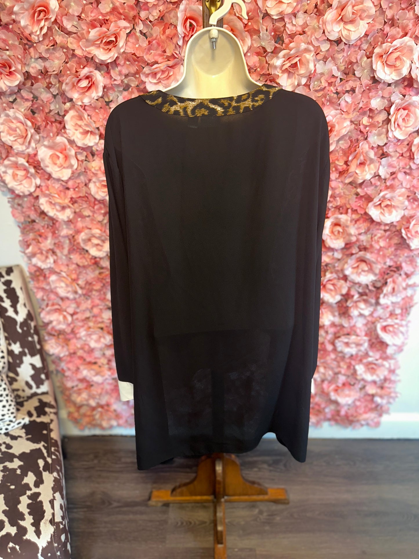 Cato (26/28W) Neutral Cheetah Print Lightweight V-Neck Blouse