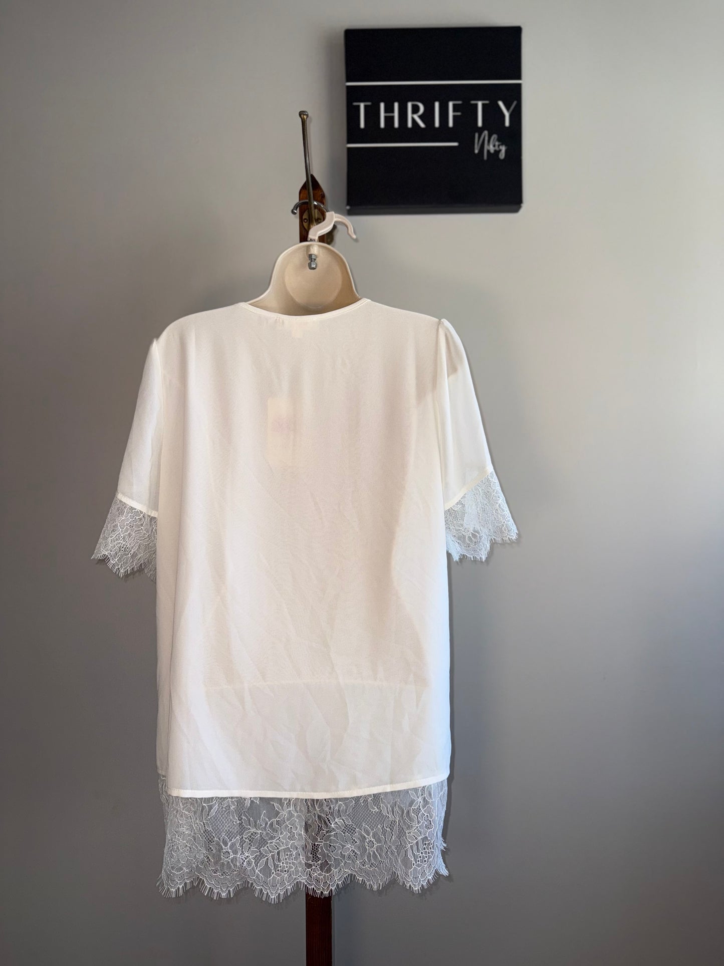 NWT Entro (M) Brand New Off White 3/4 Button Up V-Neck Blouse with Lace Trim