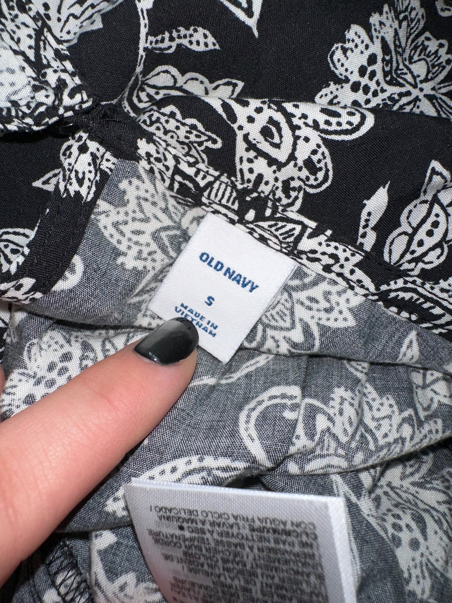 NWT Old Navy (Small) B&W Floral Pattern Jumpsuit