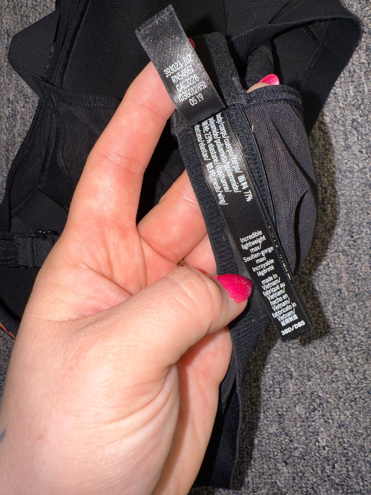 Victoria Sport (38D) Black Incredible Lightweight Sports Bra with Floral Pattern