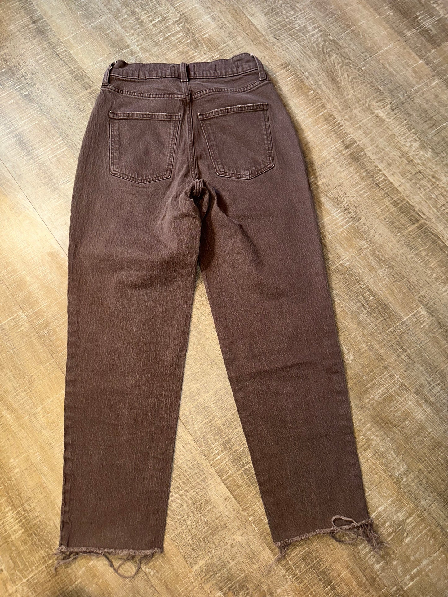 Universal Thread (0L) Brown Denim Vintage Straight Jeans with Frayed Bottom Hems