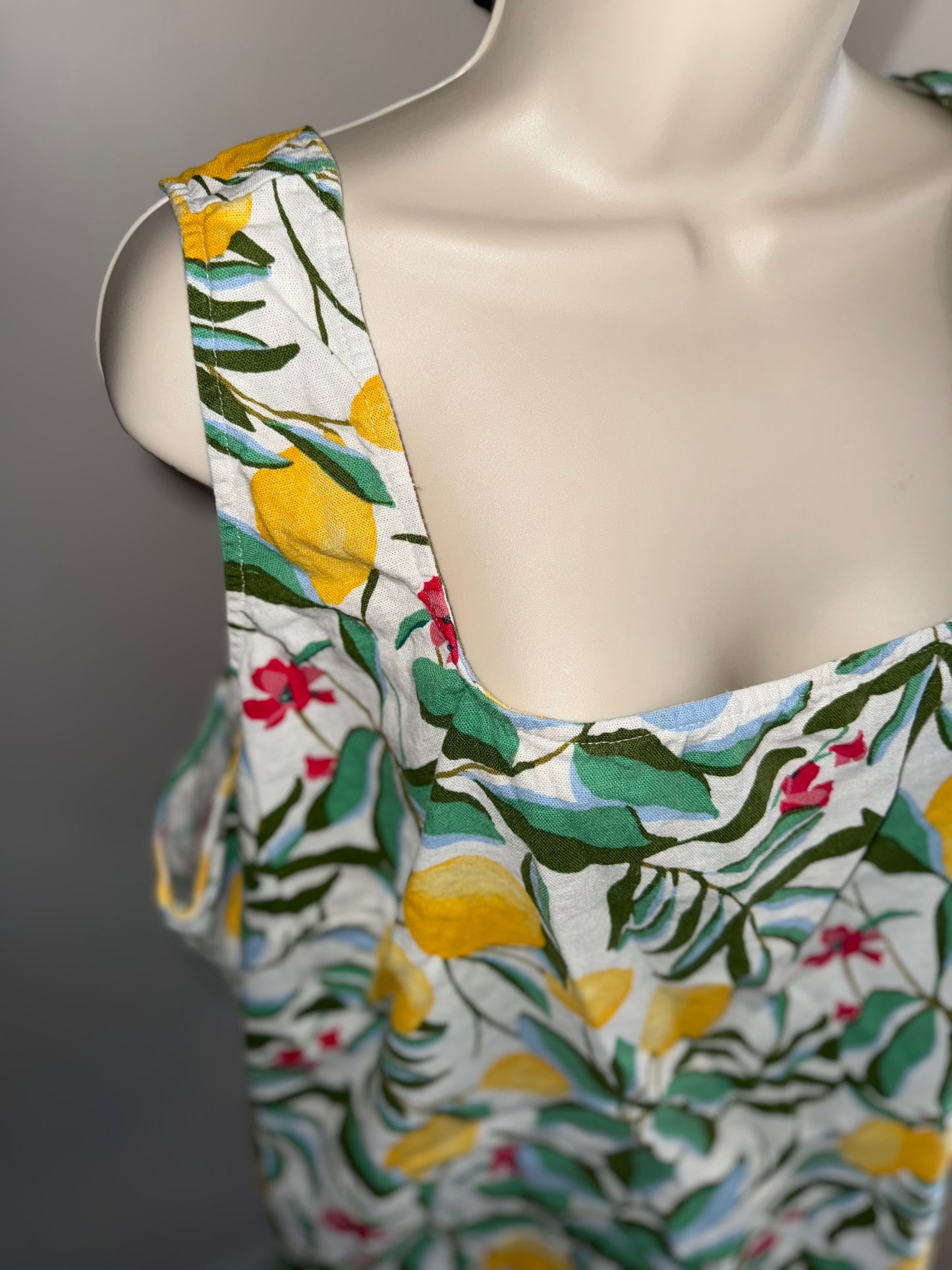 Ava & Viv (3X) Leaf & Lemon Pattern Linen Tank Top with Button Up Back