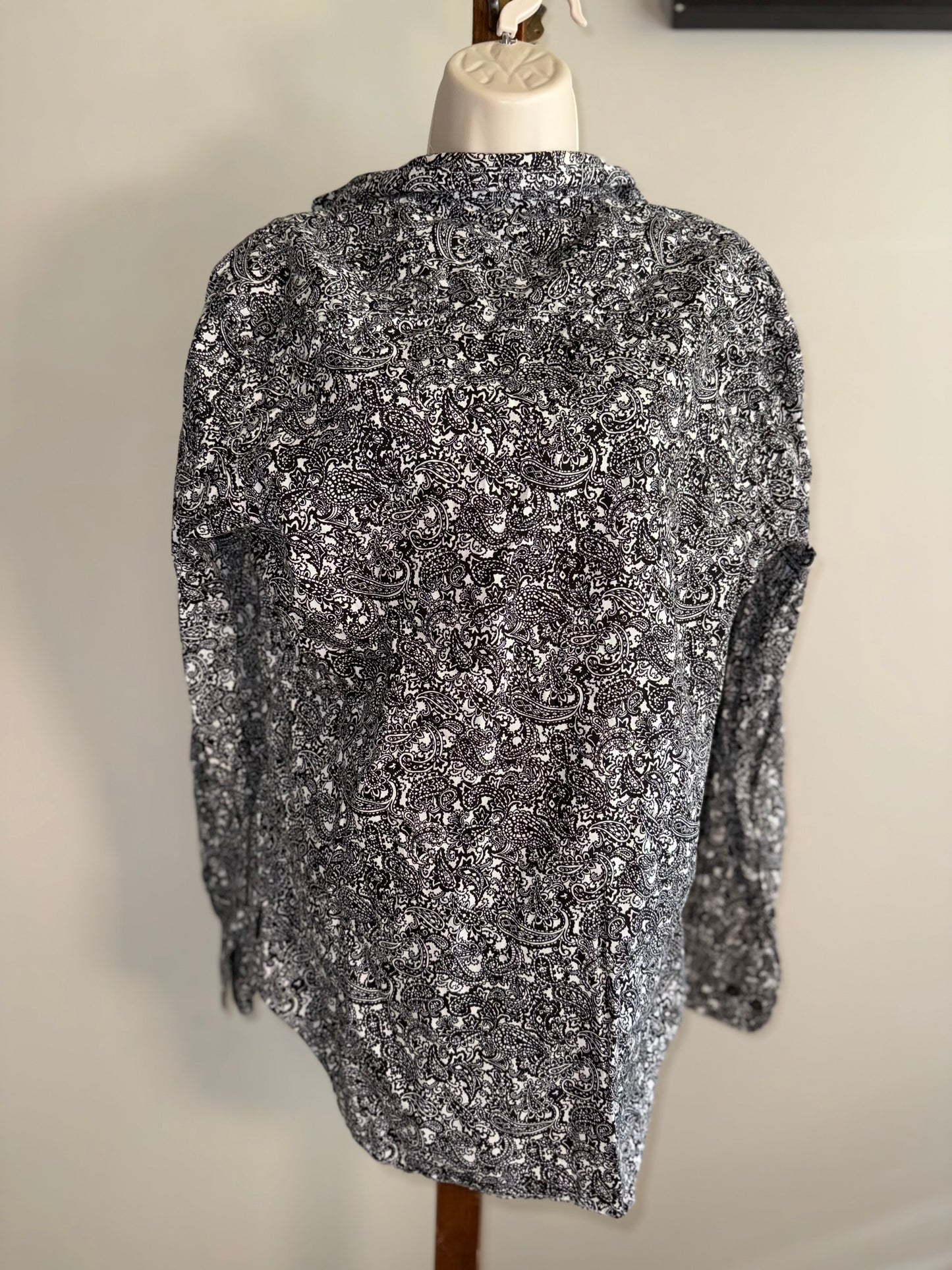 Perry Ellis (Small) Black and White Paisley Button Up