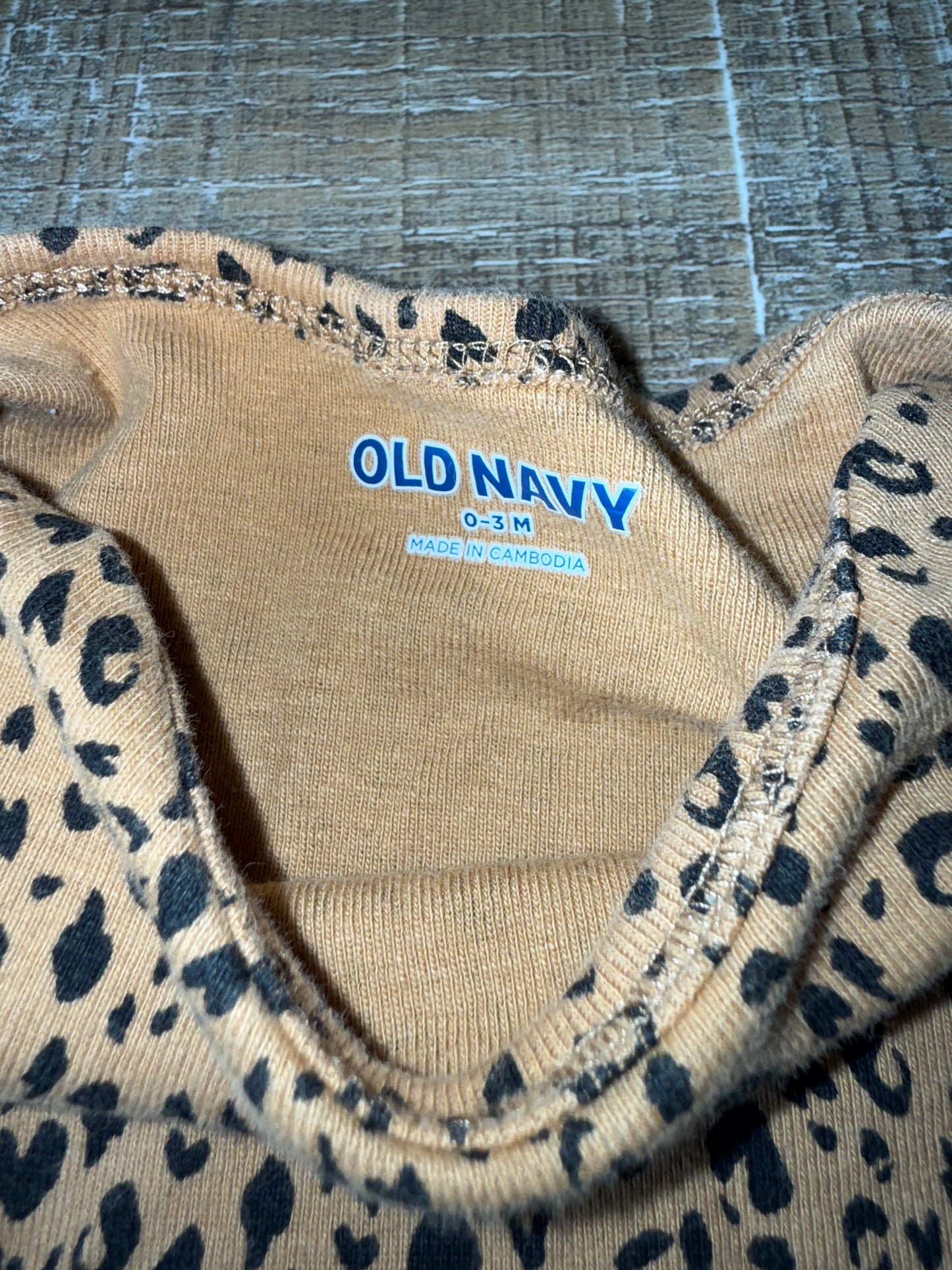 Old Navy (0-3 Months) Neutral Long Sleeve Cheetah Print Onesie