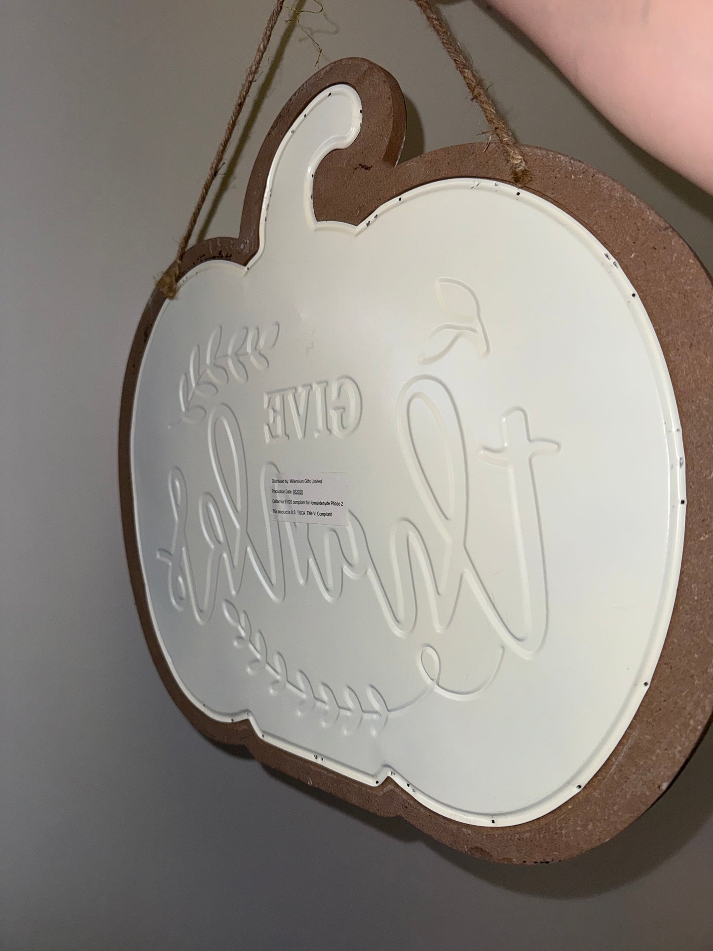 Neutral /Give Thanks' Wooden//Metal Pumpkin Sign — Fall Decor