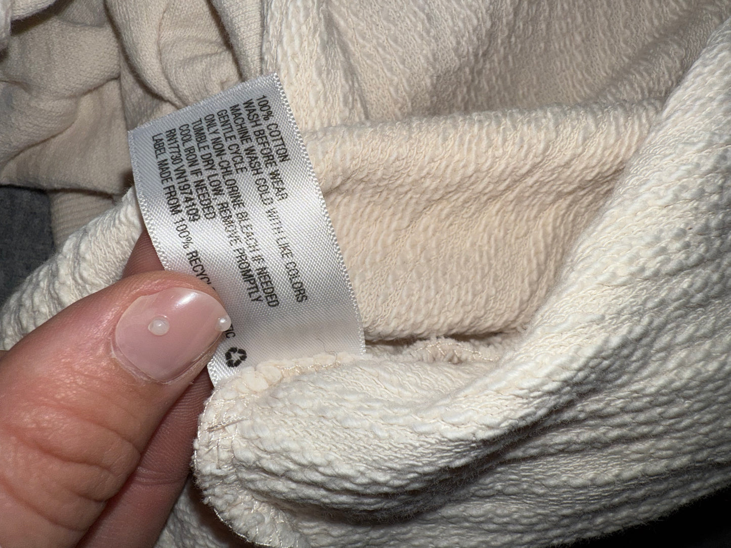 *FREE WITH PURCHASE* Universal Thread (Medium) Cream Crewneck