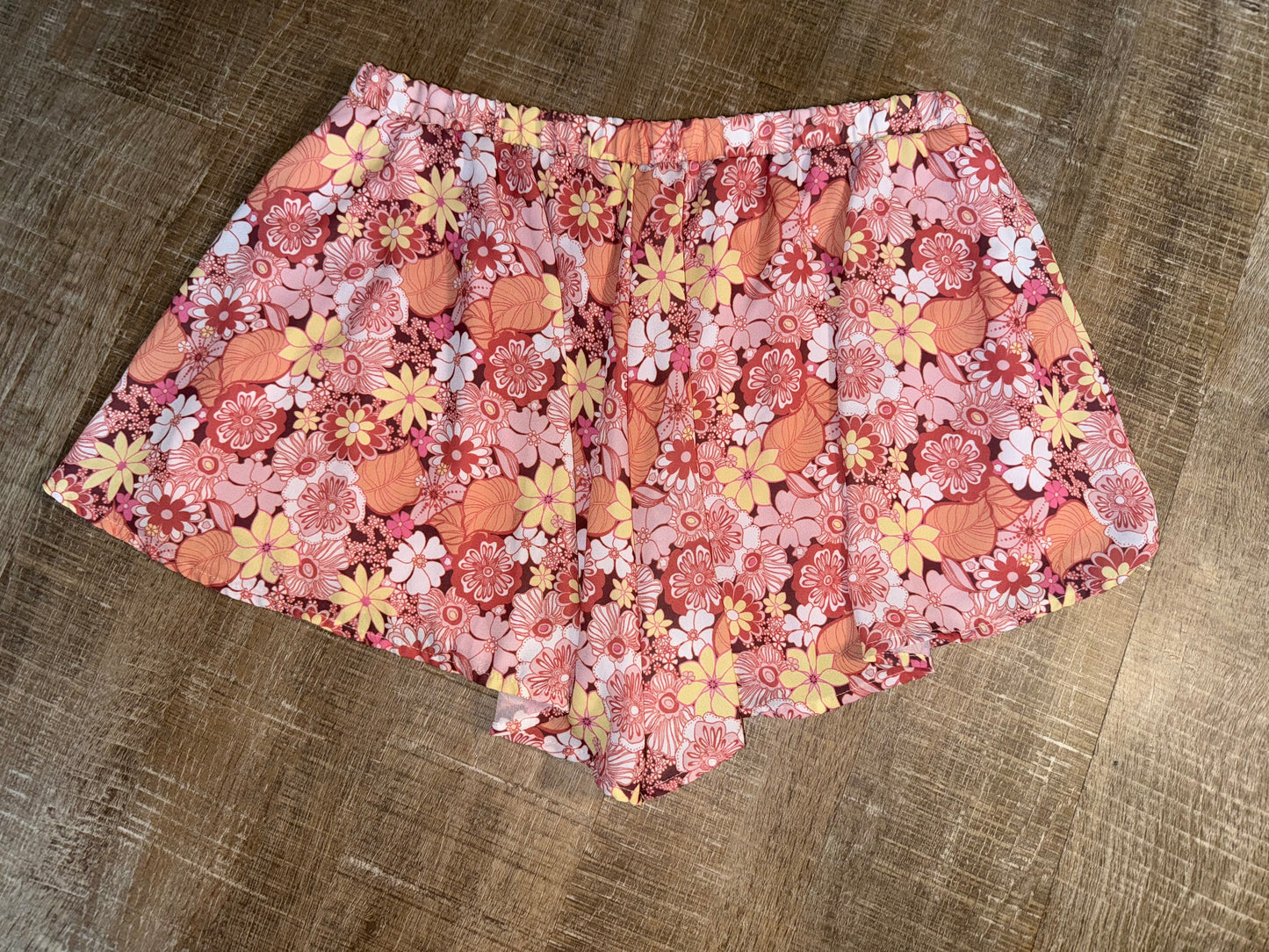 Altar'd State (Large) Neutral Floral Stretchy Flowy Shorts