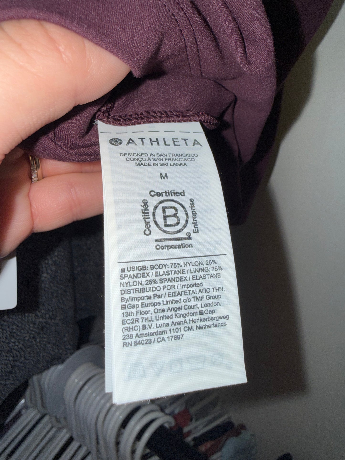NWT Athleta (Medium) Brand New Maroon Padded Purpose Crop Bra