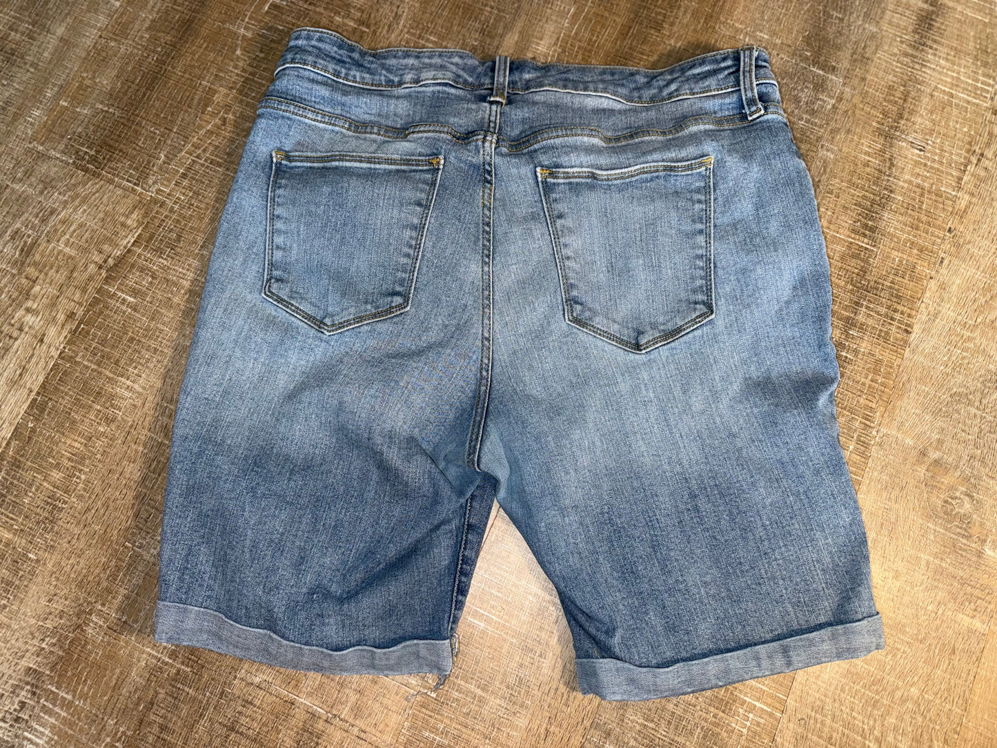 Universal Thread (16WR) Bermuda Distressed Jean Shorts