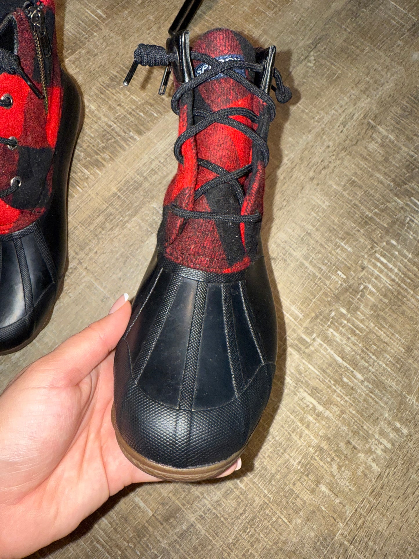 Sperry (7.5) Red Plaid Winter Ankle Boots