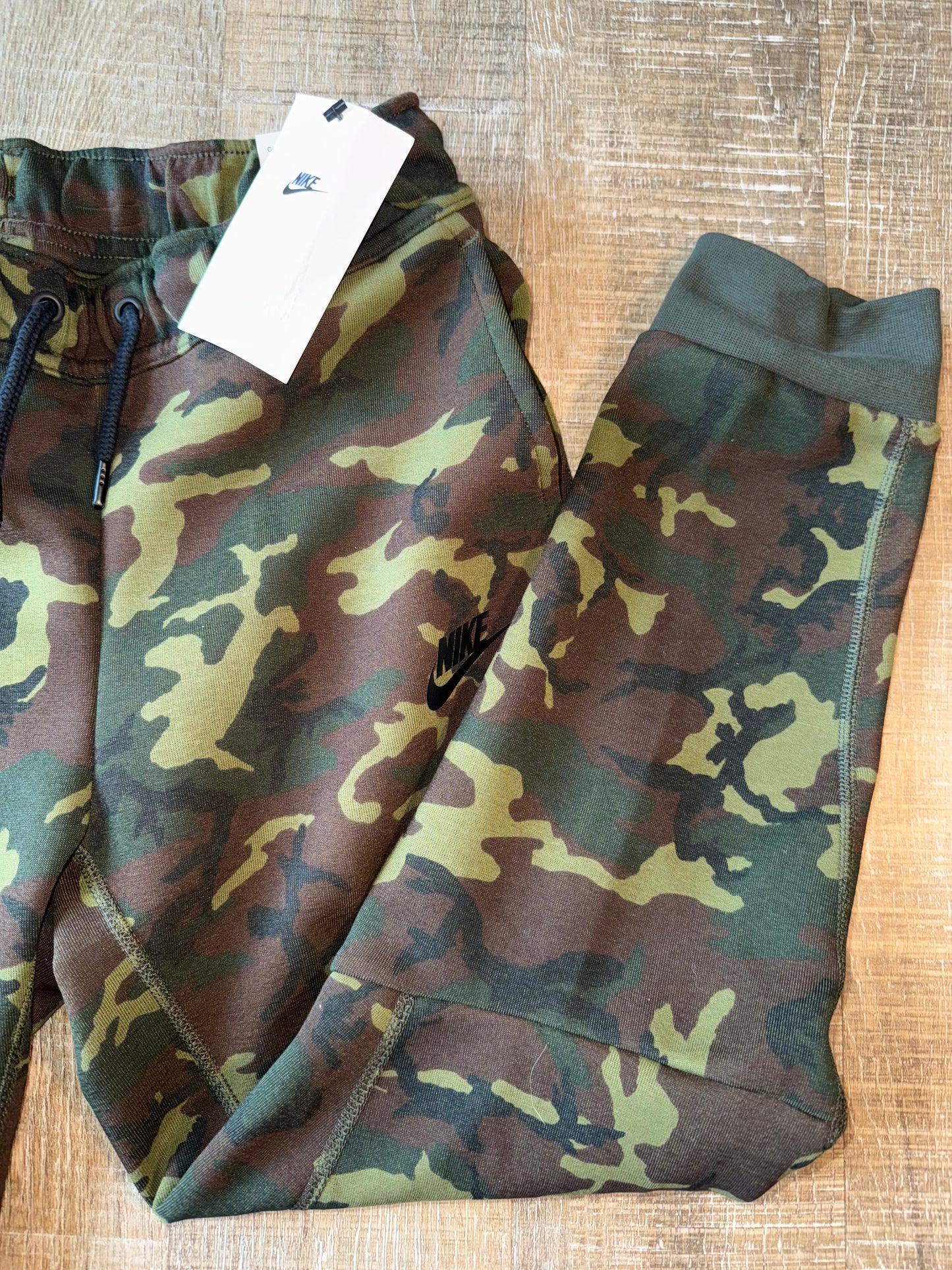 NWT Nike (Boys Medium) Brand New Green Camo Slim Fit Joggers