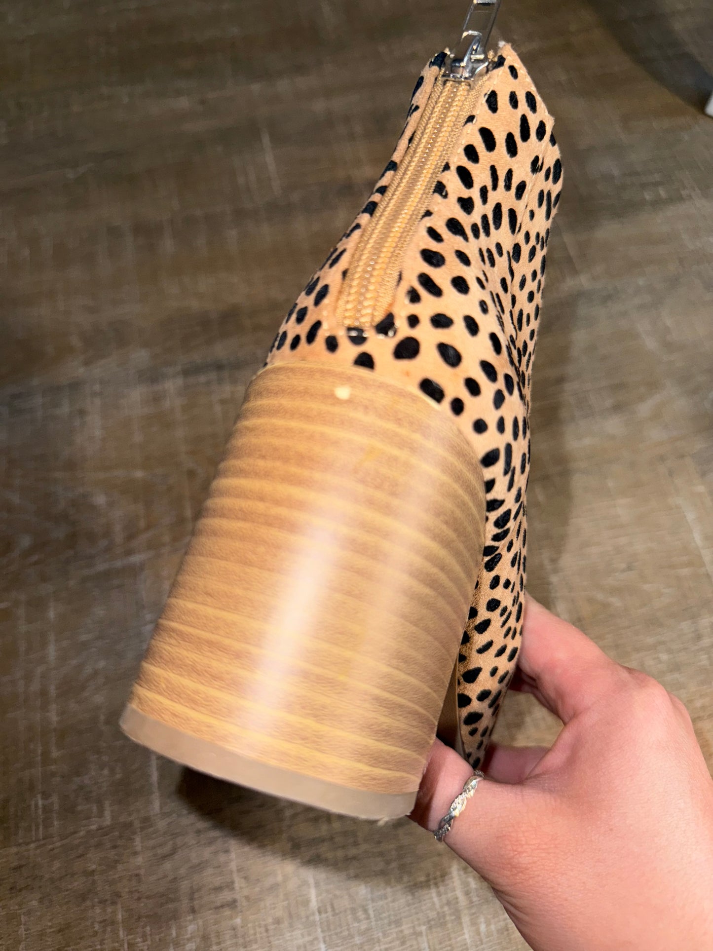 (7.5) Neutral Cheetah Print Heel Ankle Boots