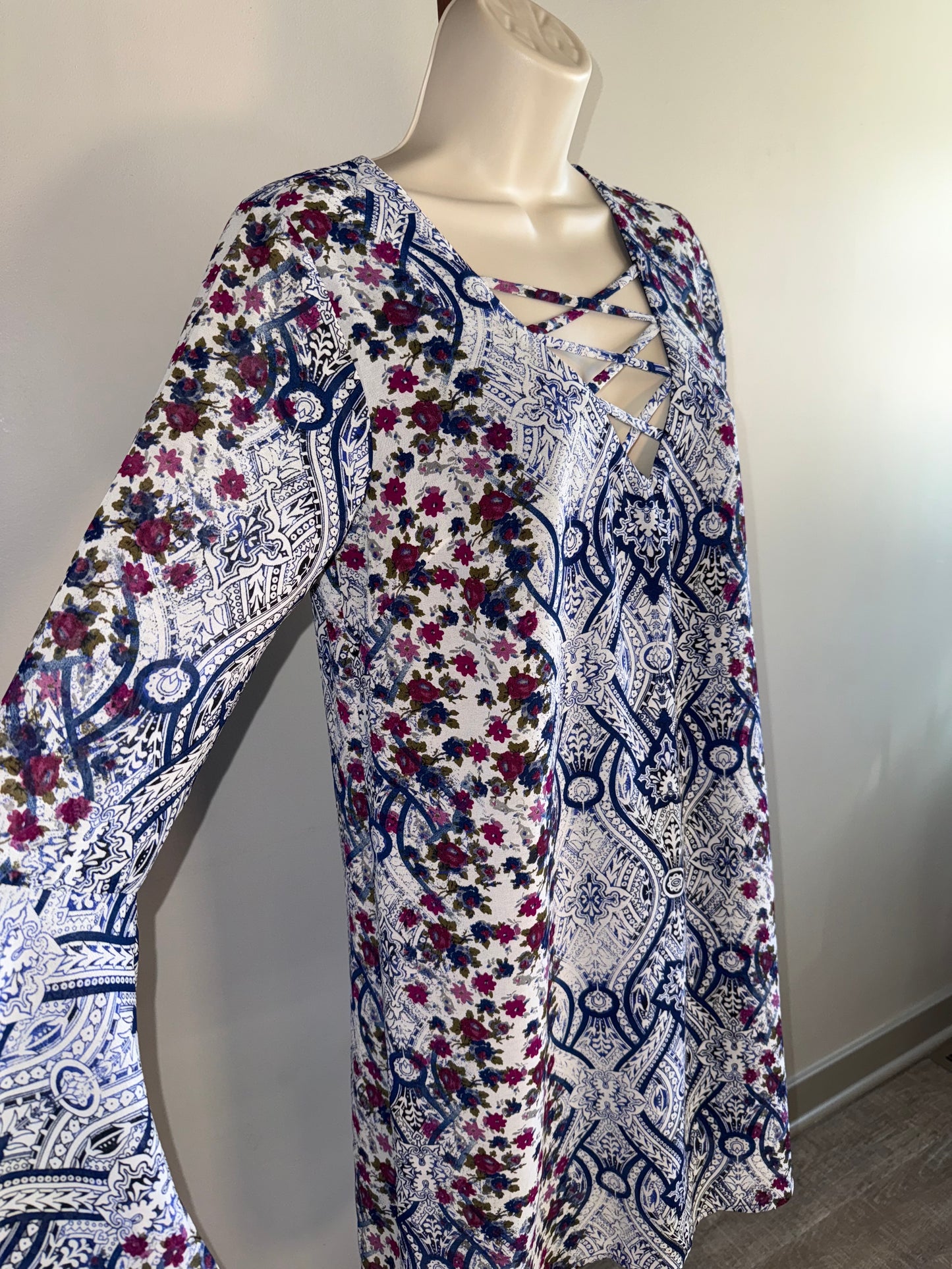 Speechless (Small) Blue Pattern Flowy Long Sleeve Midi Dress
