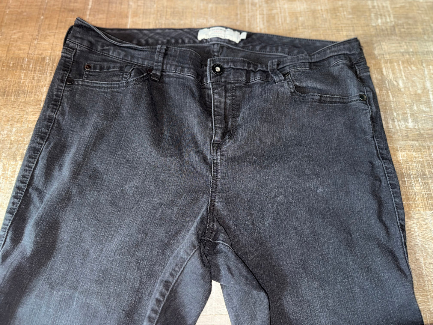 Torrid (20) Black Distressed Denim Cropped Jeans with Silver Chain