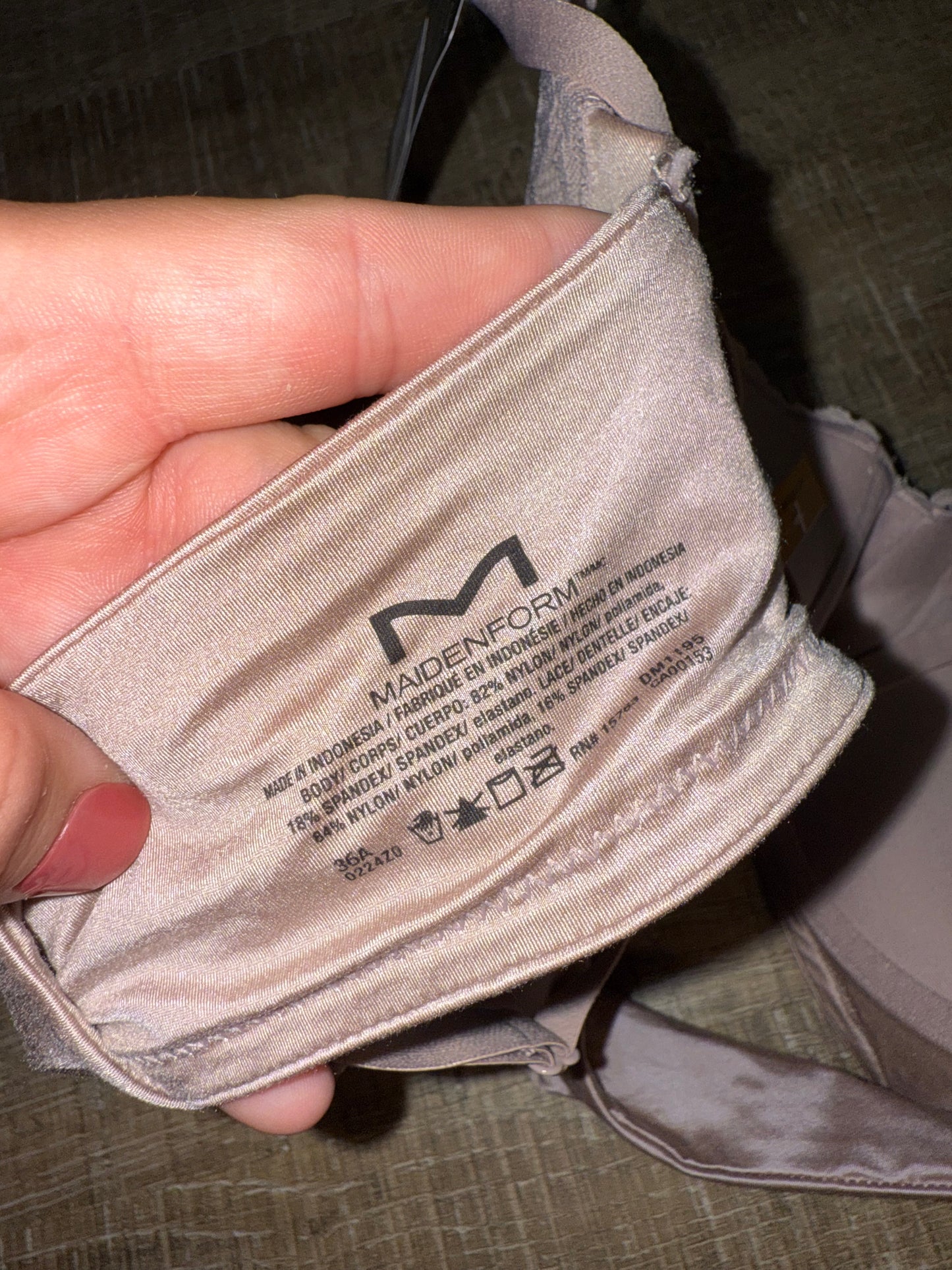 NWT Maidenform (36A) Brand New Neutral Lace Lift Bra
