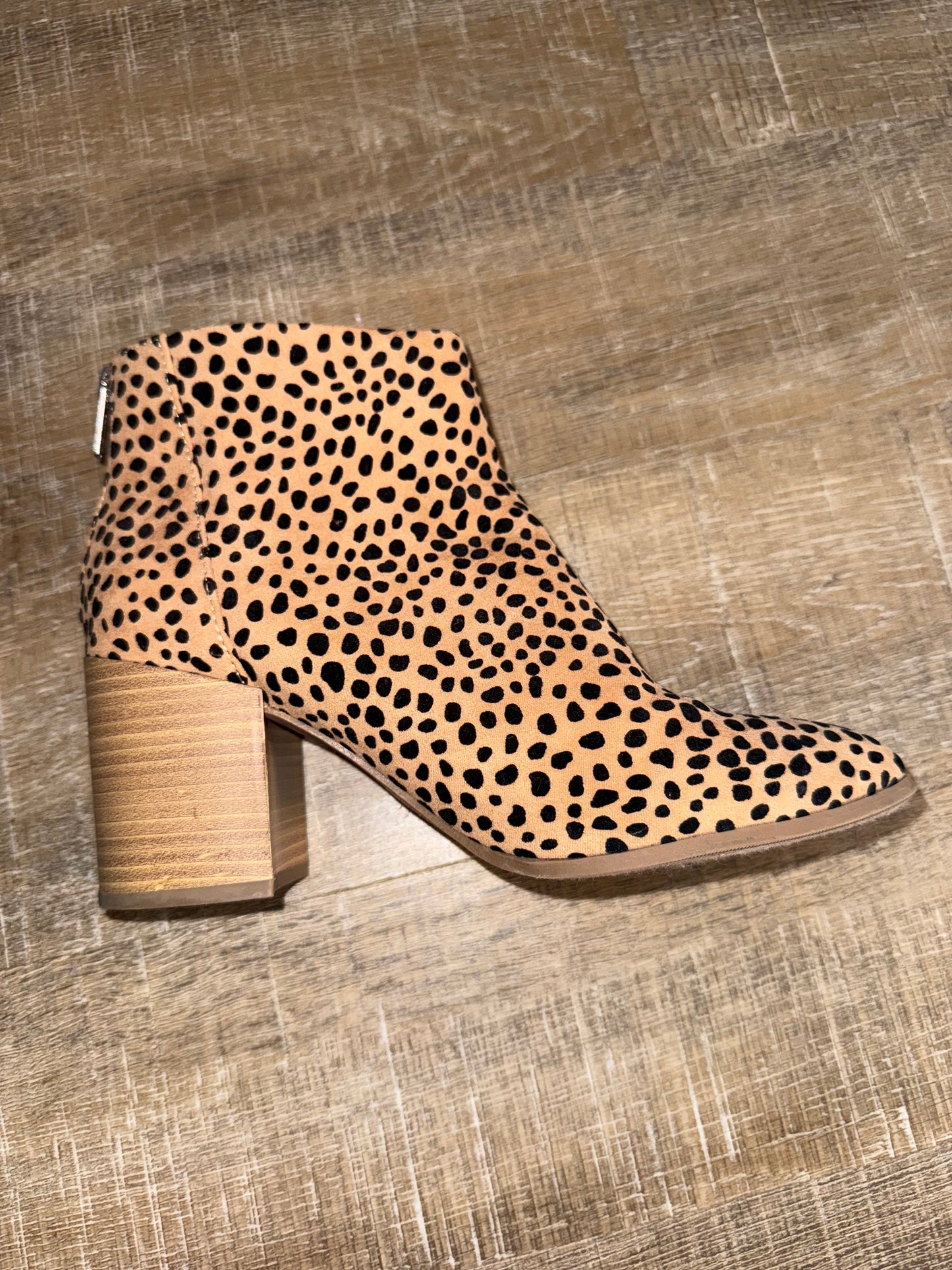 (7.5) Neutral Cheetah Print Heel Ankle Boots