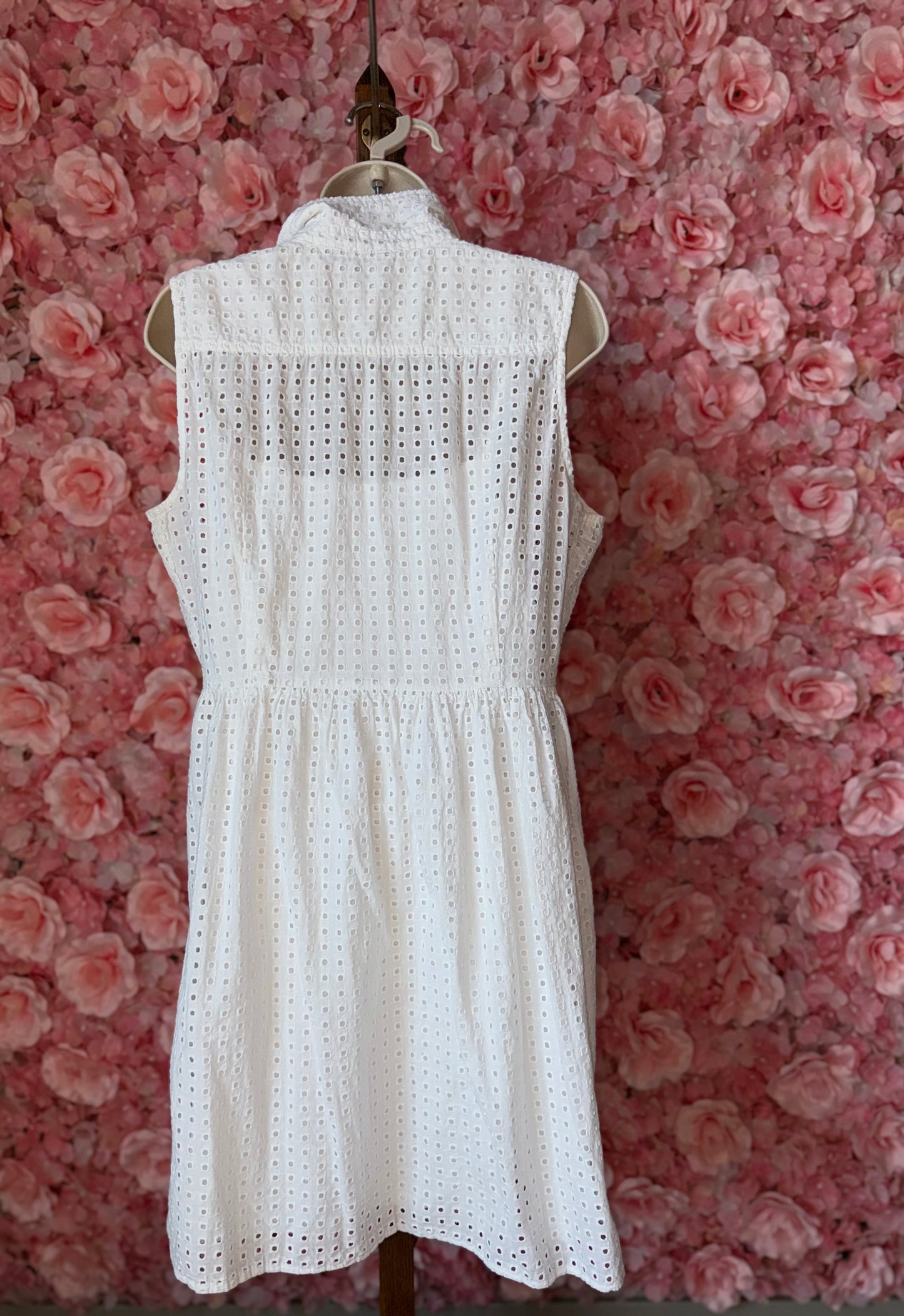 Covington (12) White Sleeveless Buttoned Pointelle Dress