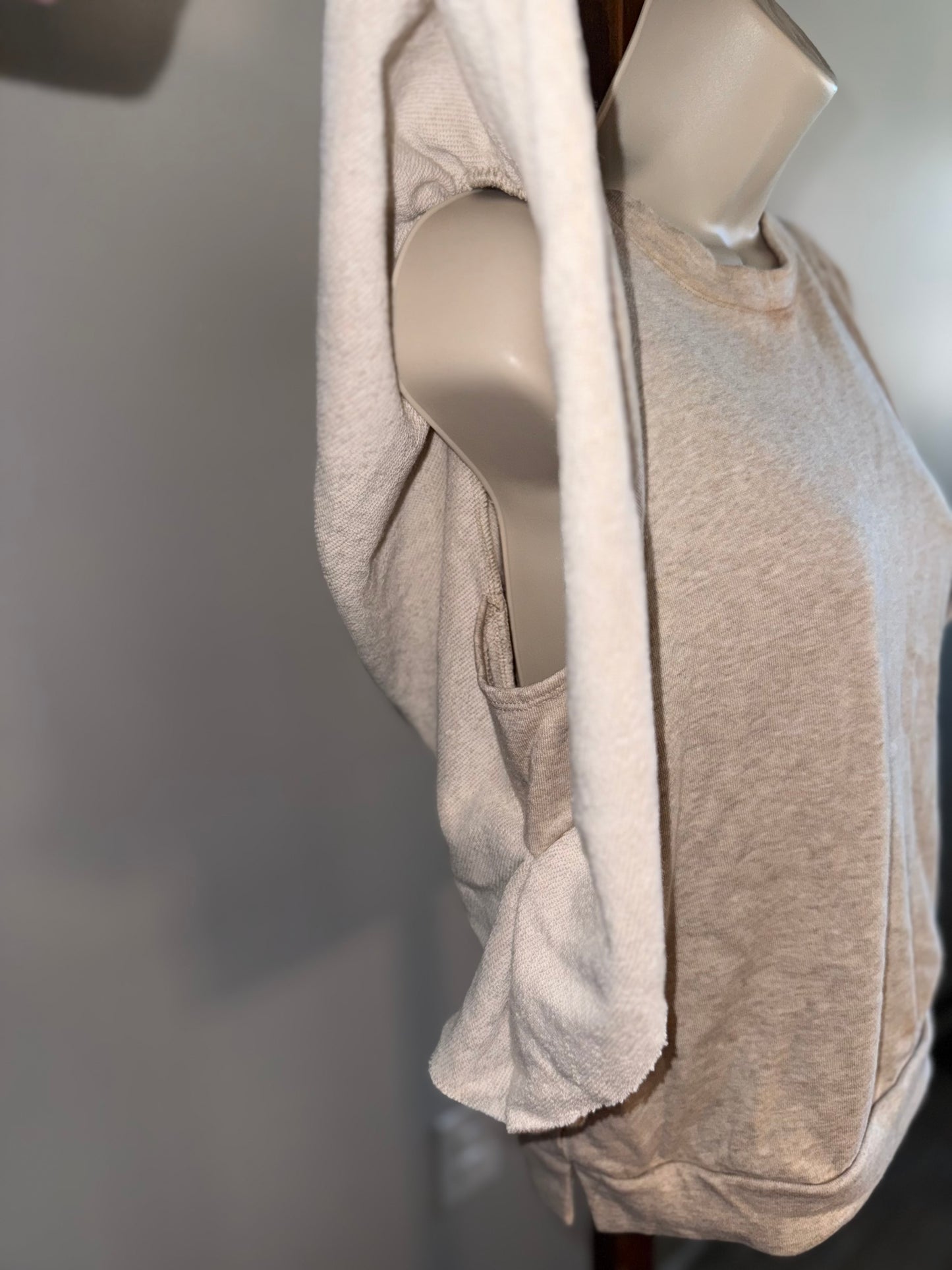 Evereve (Small) Cream Short Sleeve Sweatshirt Blouse with Ruffle Sleeves