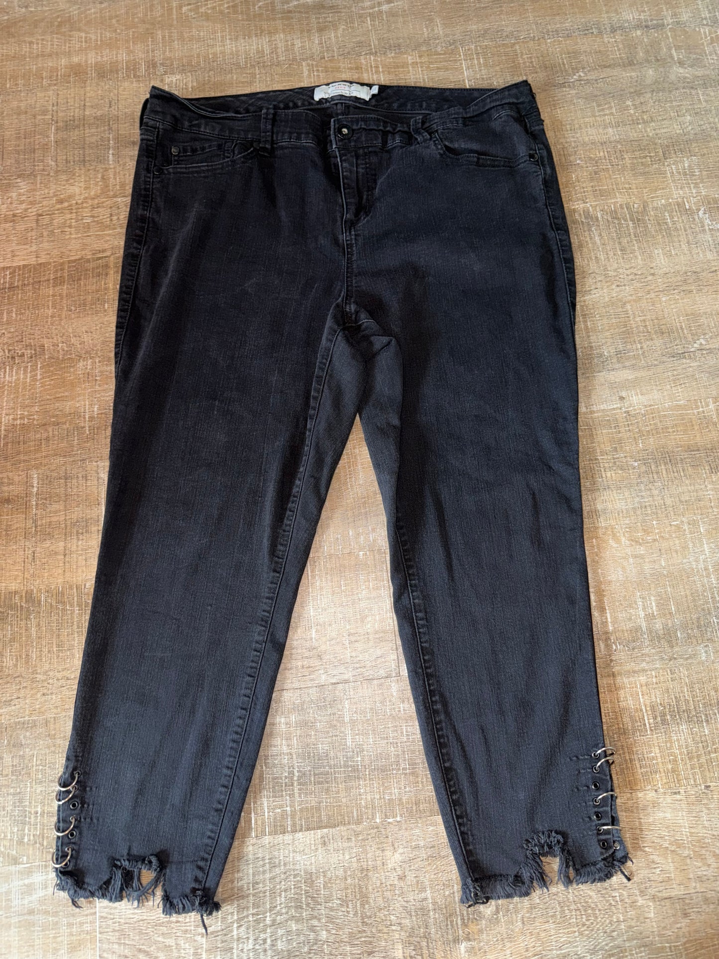 Torrid (20) Black Distressed Denim Cropped Jeans with Silver Chain