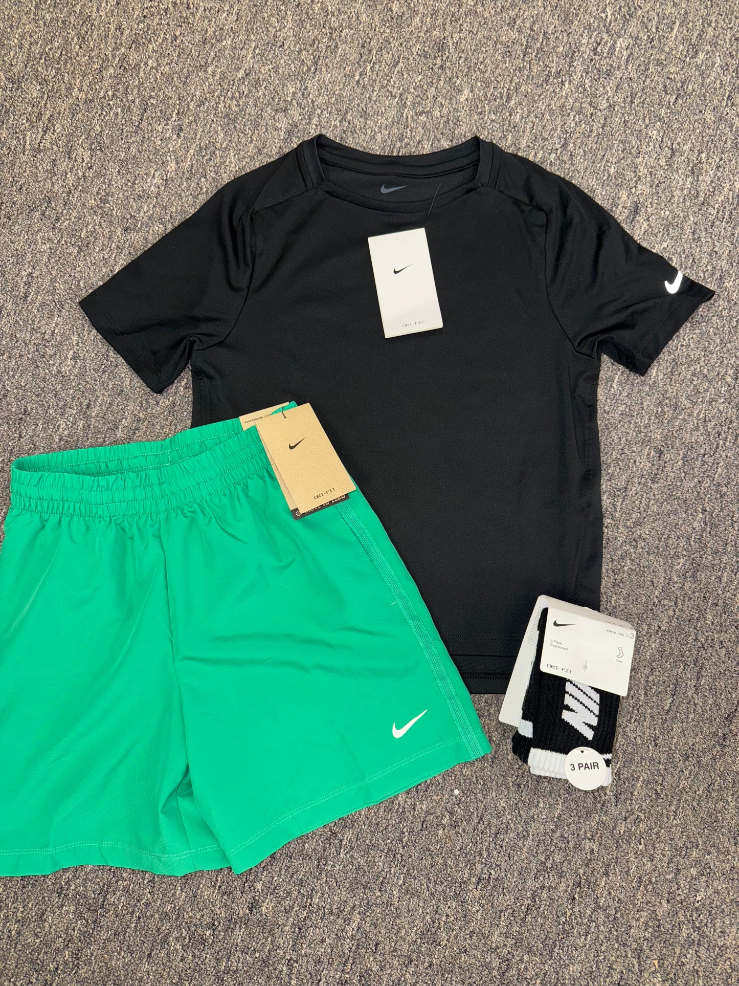 NWT Nike BRAND NEW Kids Bundle of Shorts//T-Shirt//Socks SET