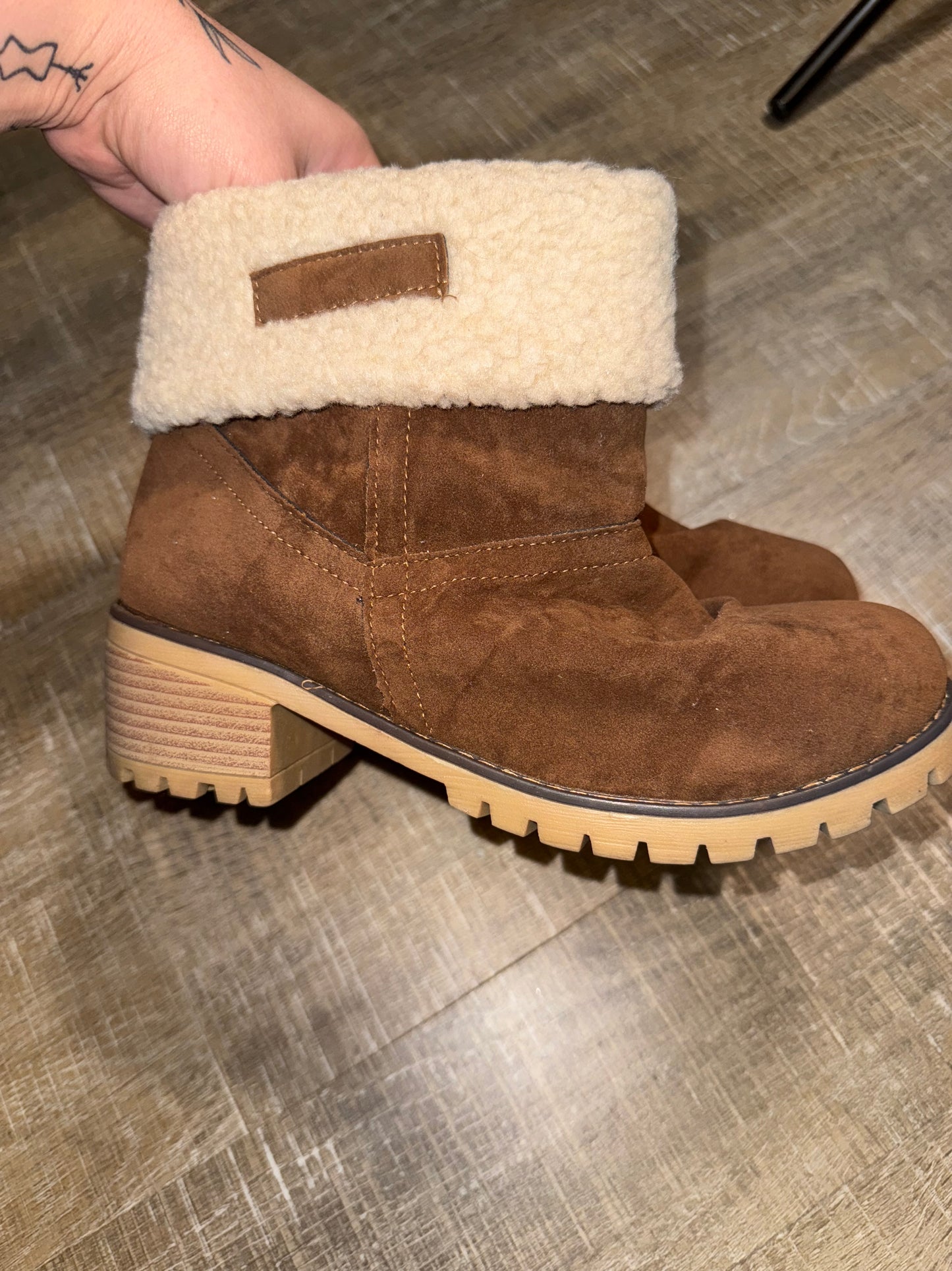 (40) Brown Ankle Boots with Sherpa Top Trim