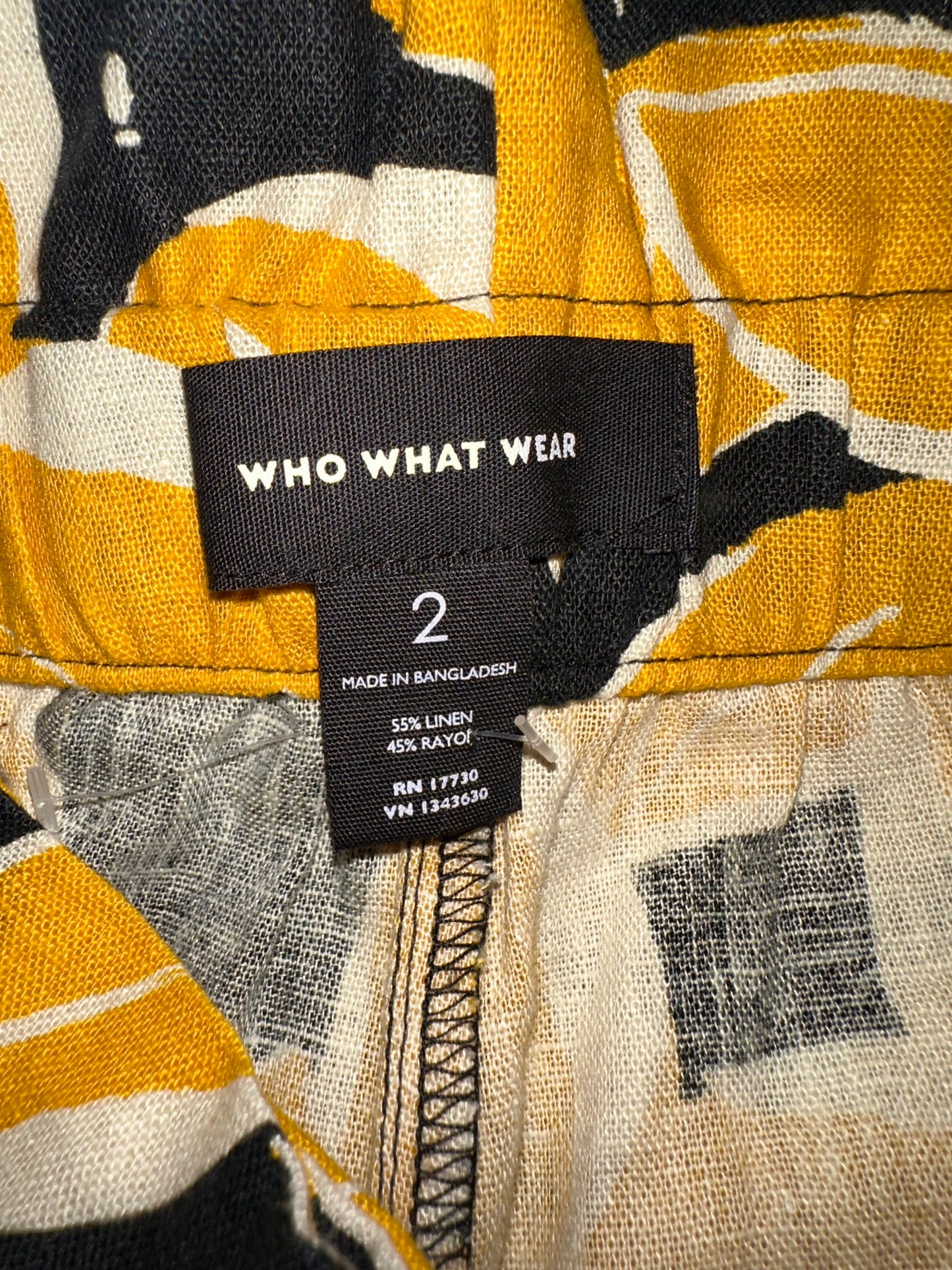 Who What Wear (2) Navy Blue//Yellow Floral Business Casual Shorts